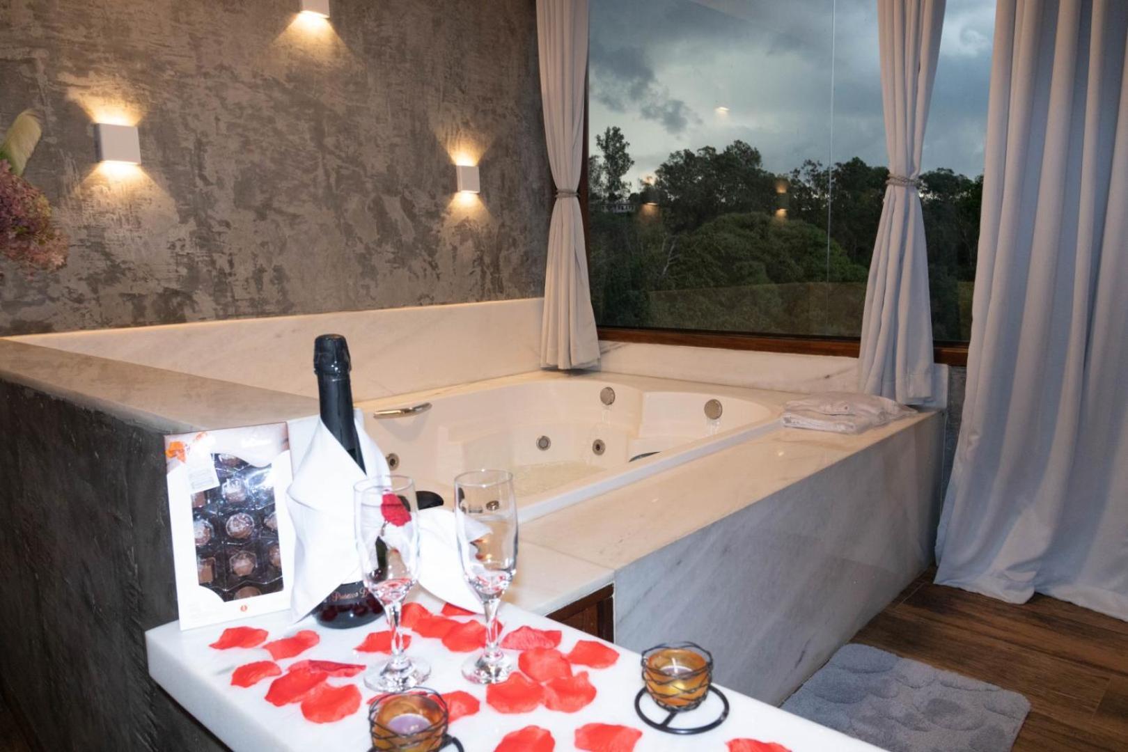 King Suite Spa Bath