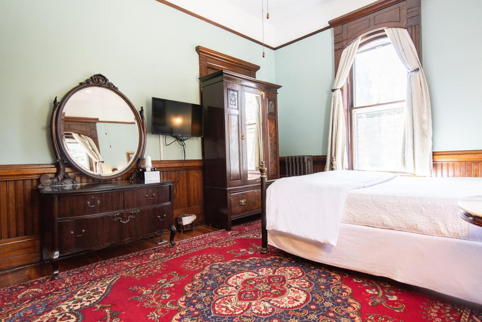 Reese Study Bedroom