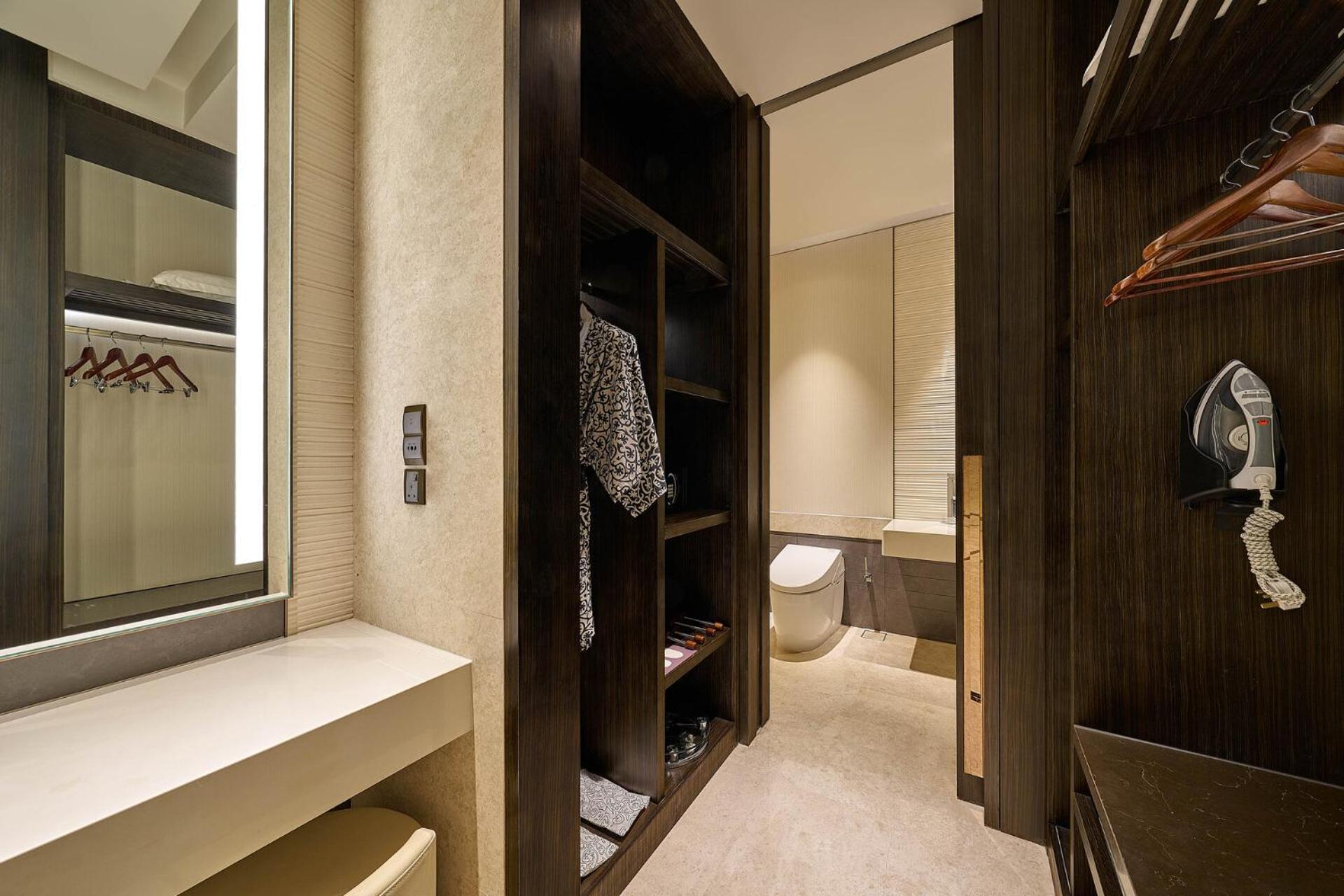 Banyan Retreat King