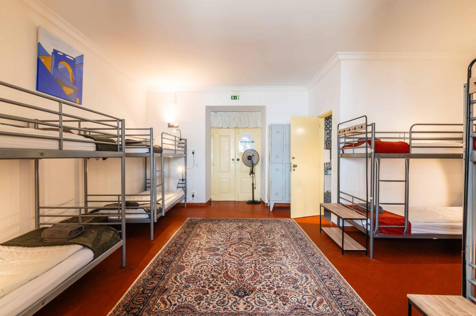 Bed 8-Bed Mixed Dormitory Room