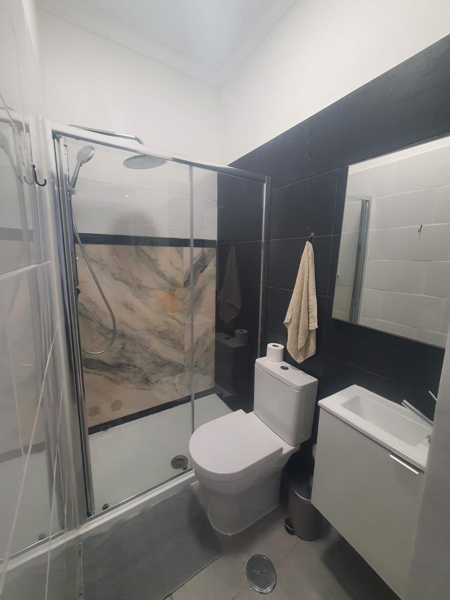 Twin Room Private Bathroom