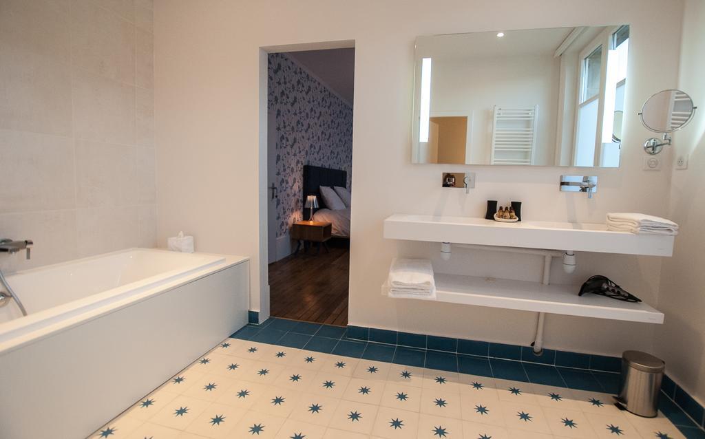 Chambre Double ou Lits Jumeaux avec Salle de Bains Privative
