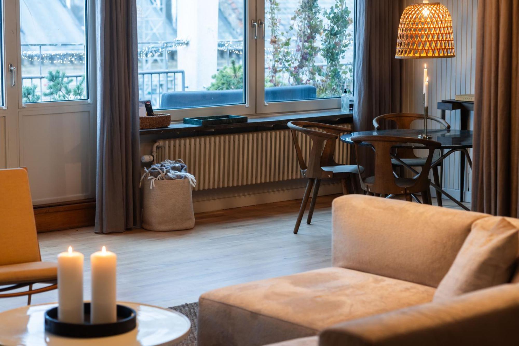 Two-Bedroom Penthouse Balcony & Habour View