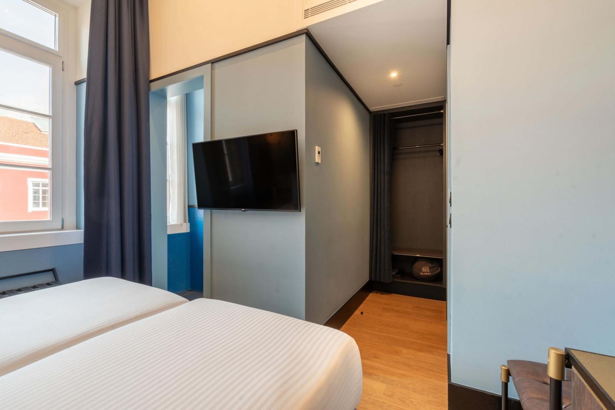 Cozy Twin Room Station View