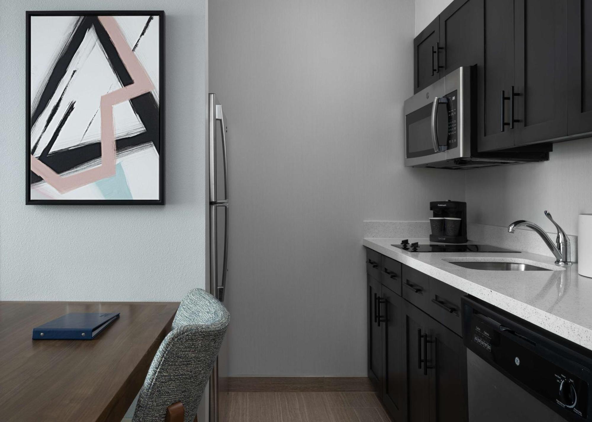 One-Bedroom King Suite Non-Smoking
