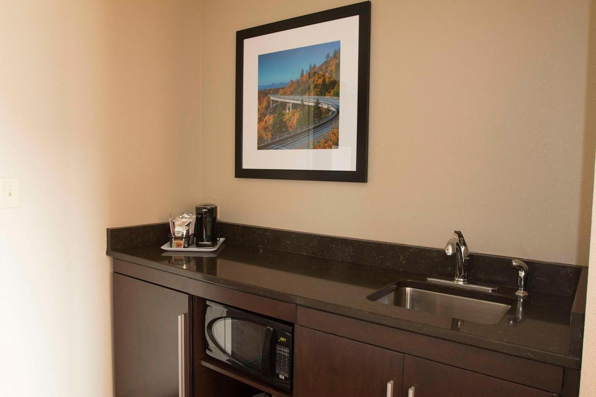 Queen Studio Suite Two Queen Beds Mobility Access or Non-Smoking