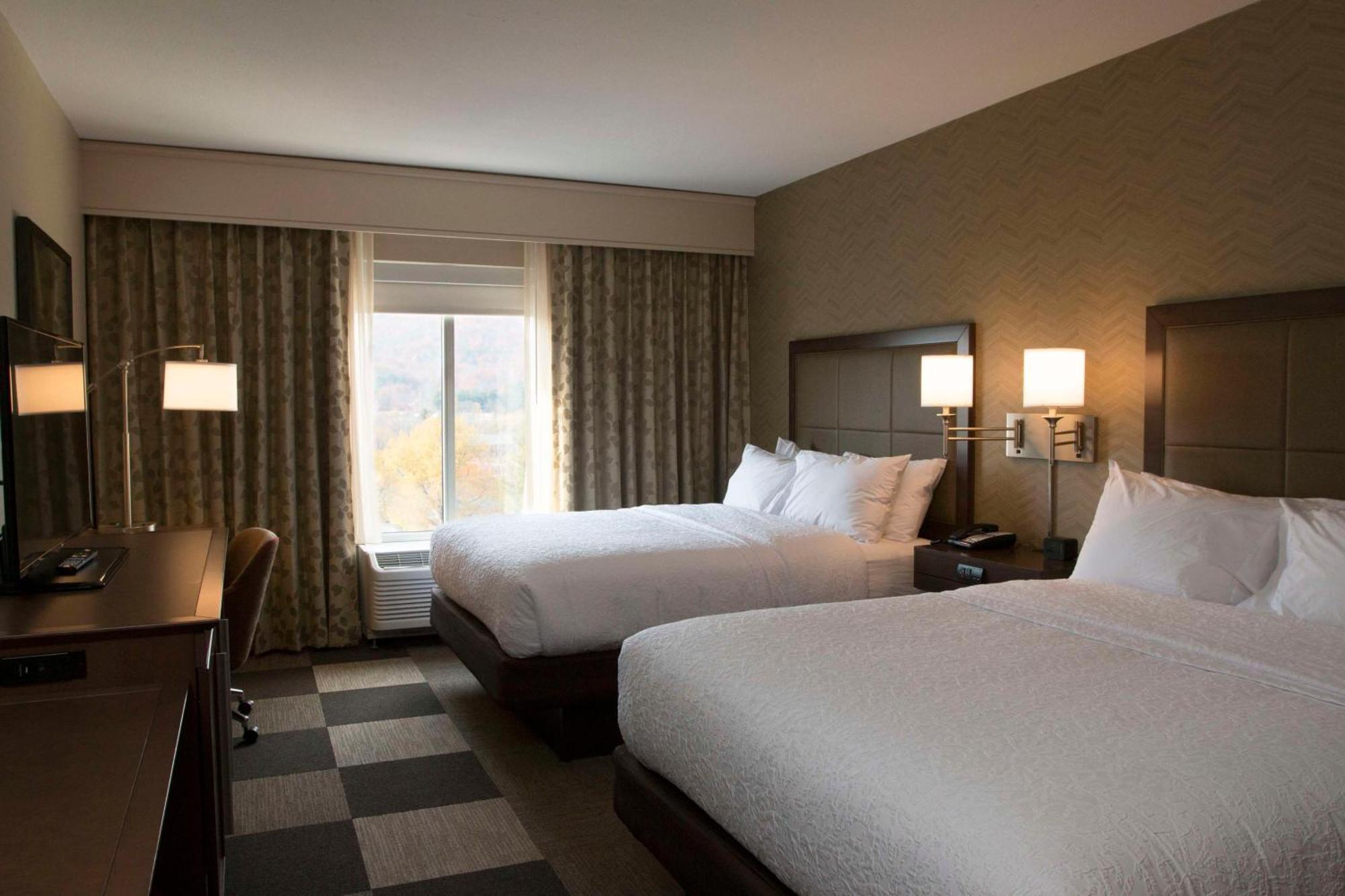 Queen Room Two Queen Beds Hearing Access or Non-Smoking