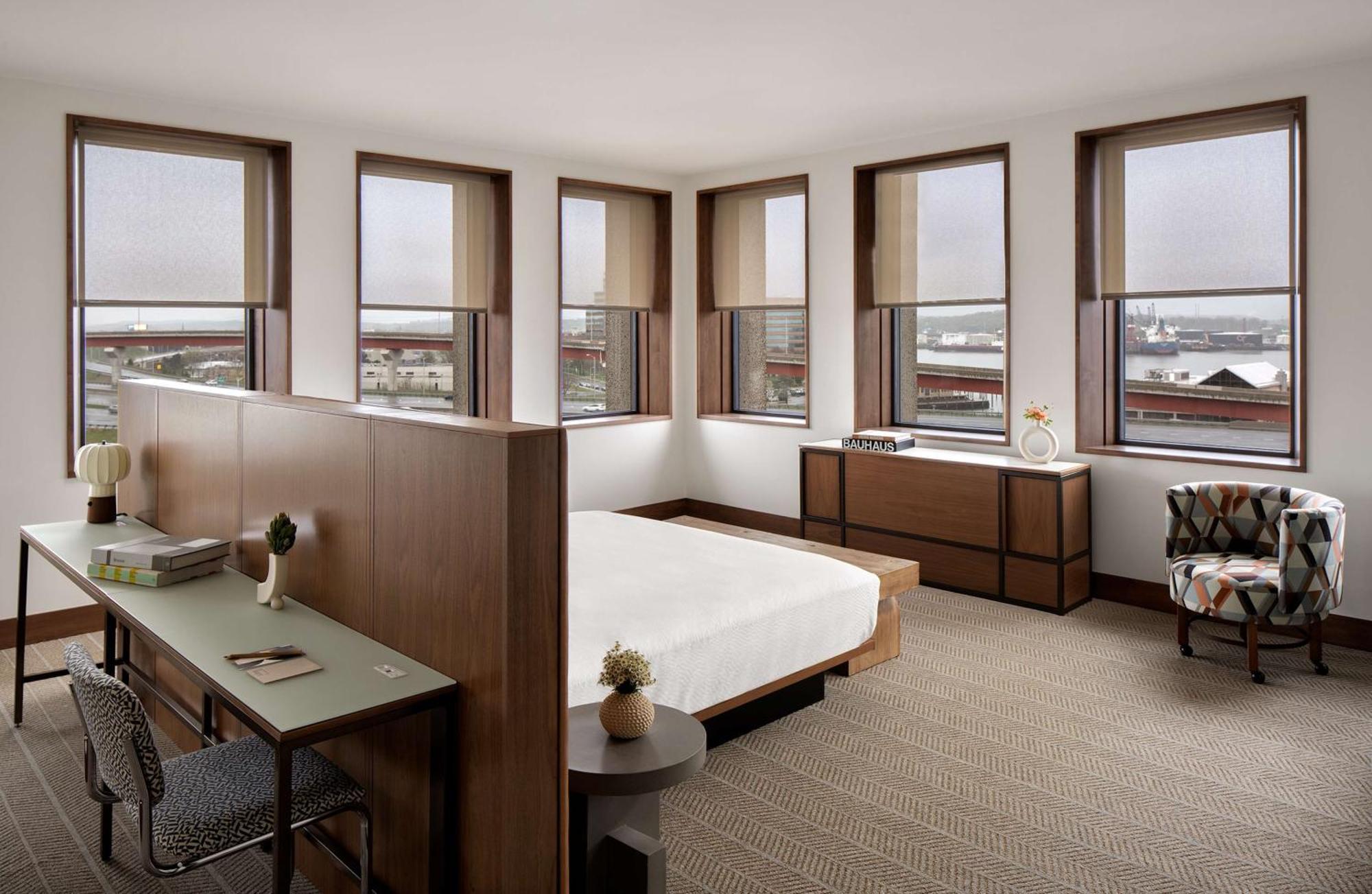 Corner King Room