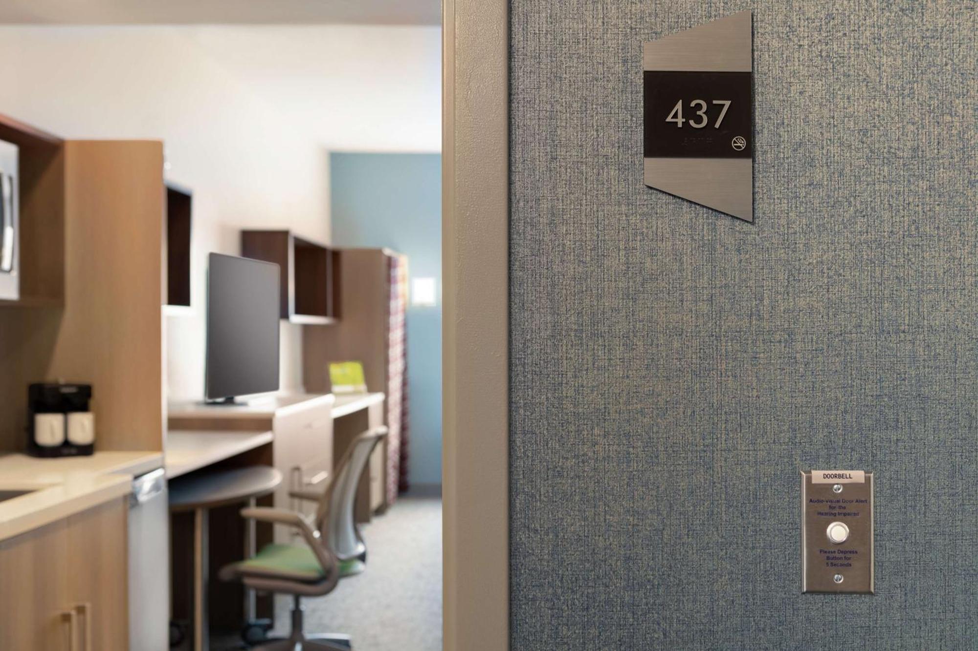 Studio Suite Two Queen Beds Hearing Access or Non-Smoking