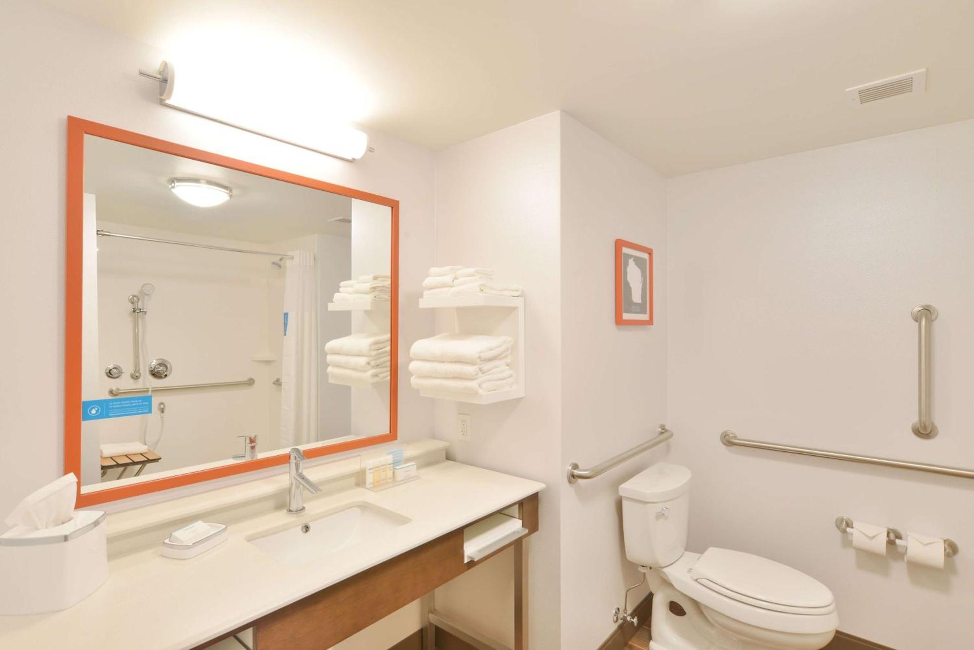 Queen Room Two Queen Beds Hearing Access or Non-Smoking