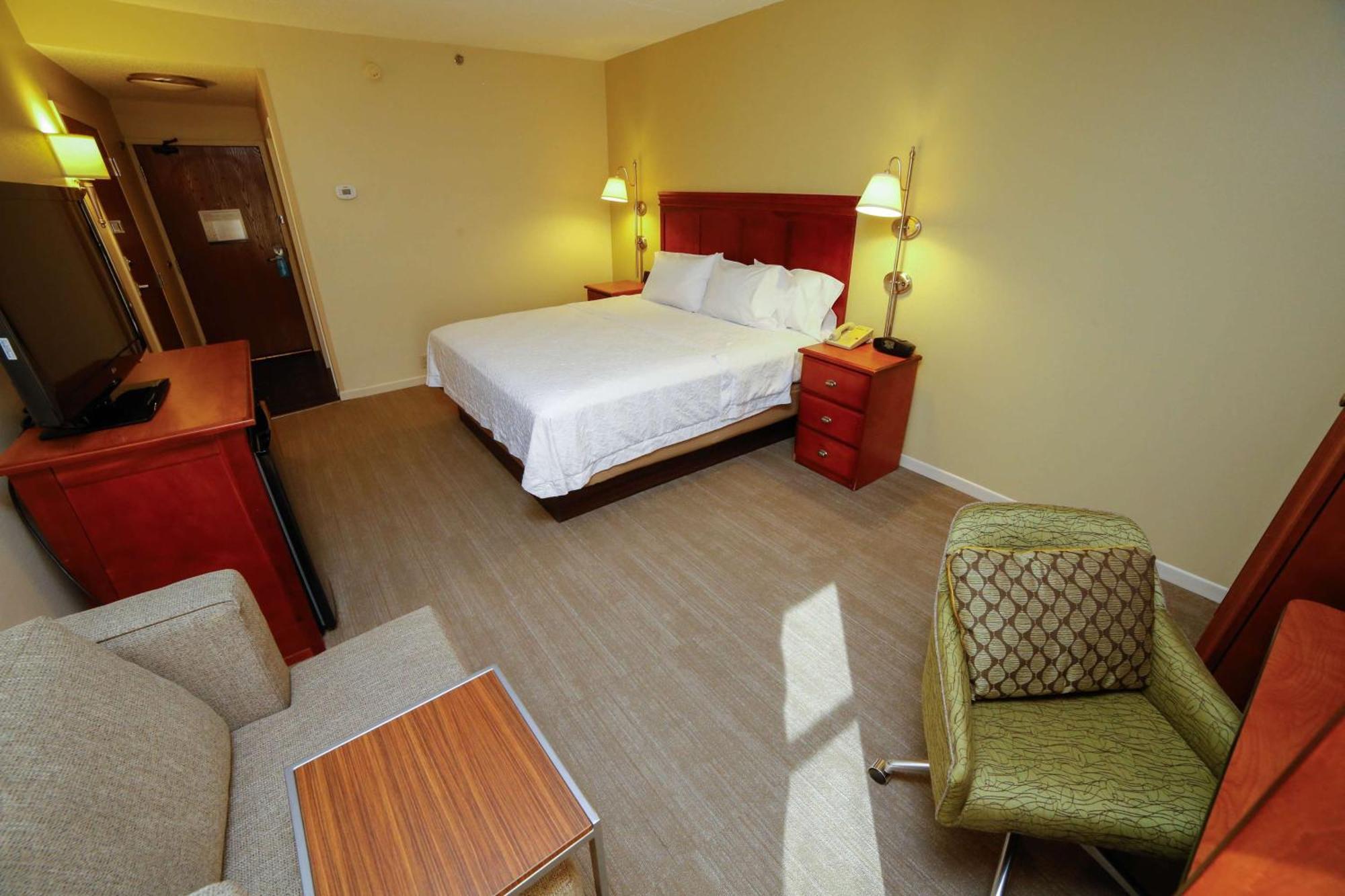 King Room Hearing Access or Non-Smoking