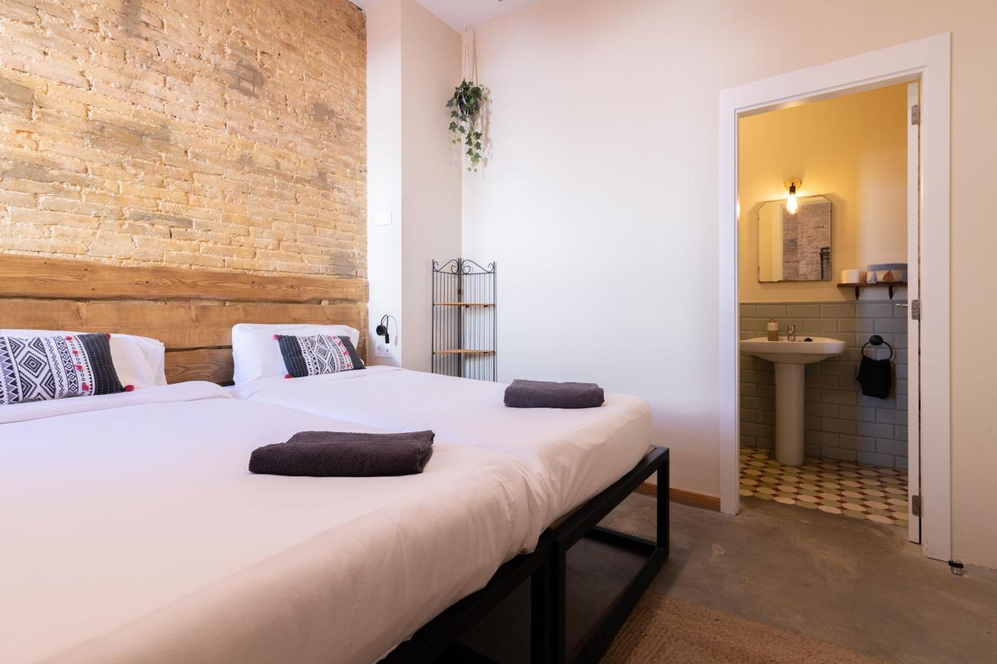 Double Room Private Bathroom