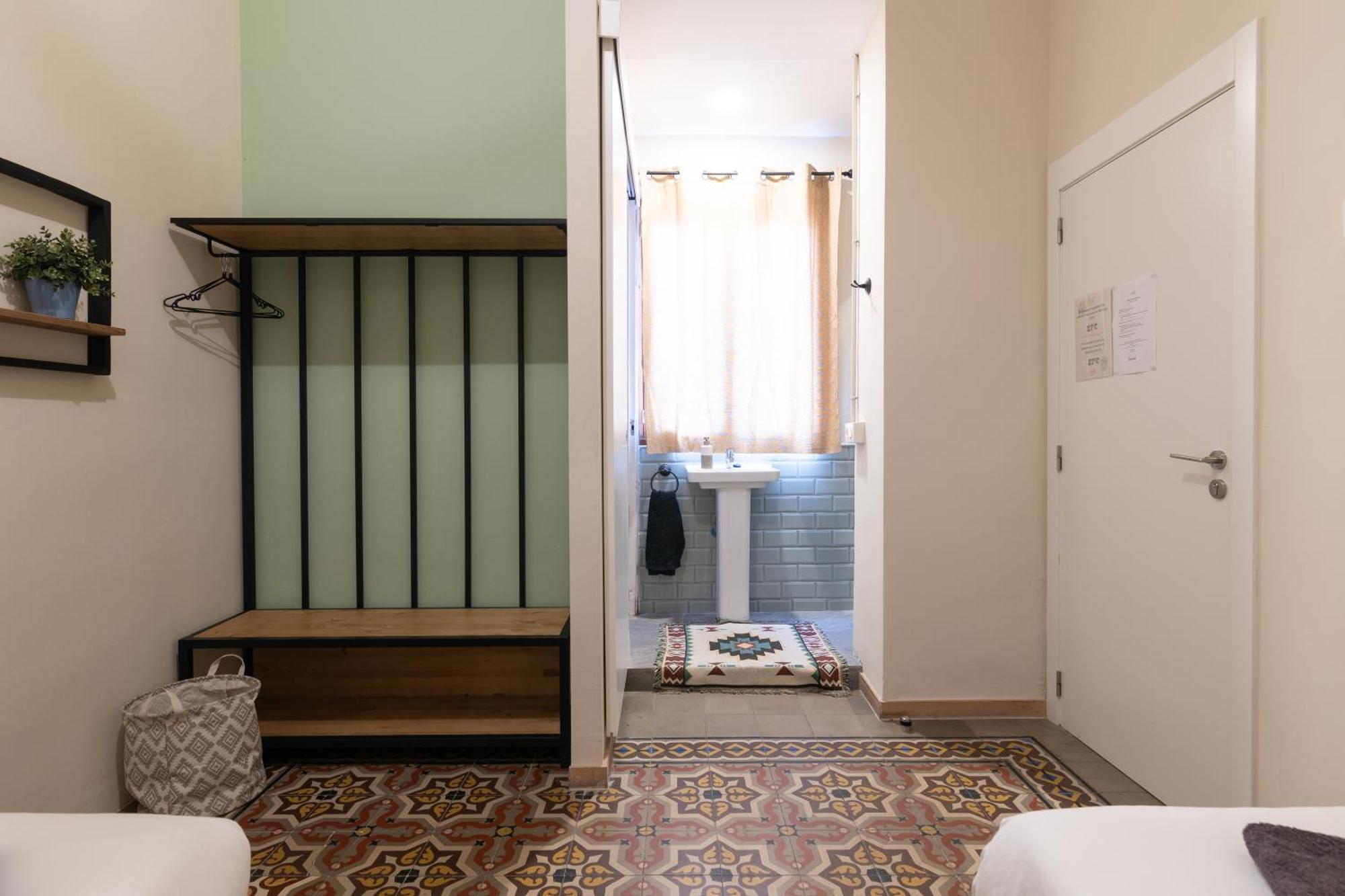 Twin Room Private Bathroom