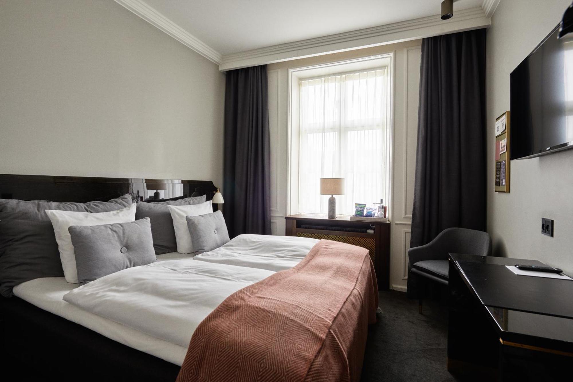 Small Double Room,1516323265:JPEG