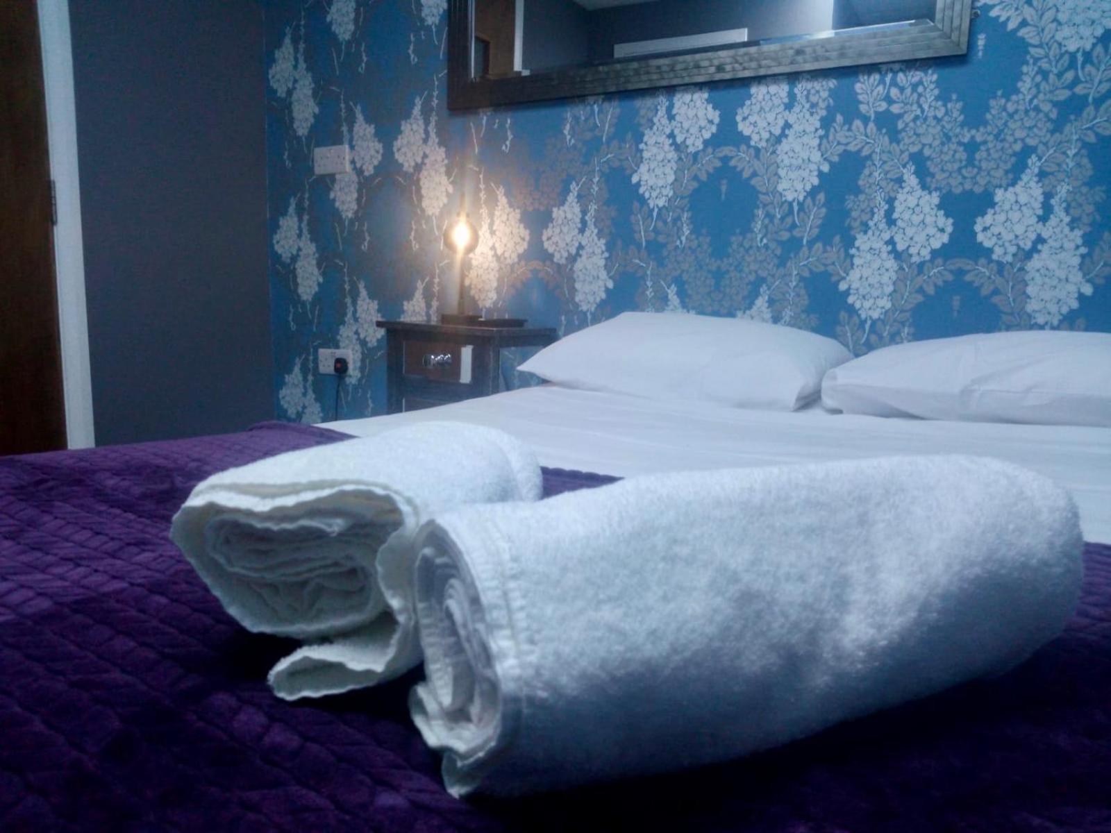 Double Room & A or C – No Window