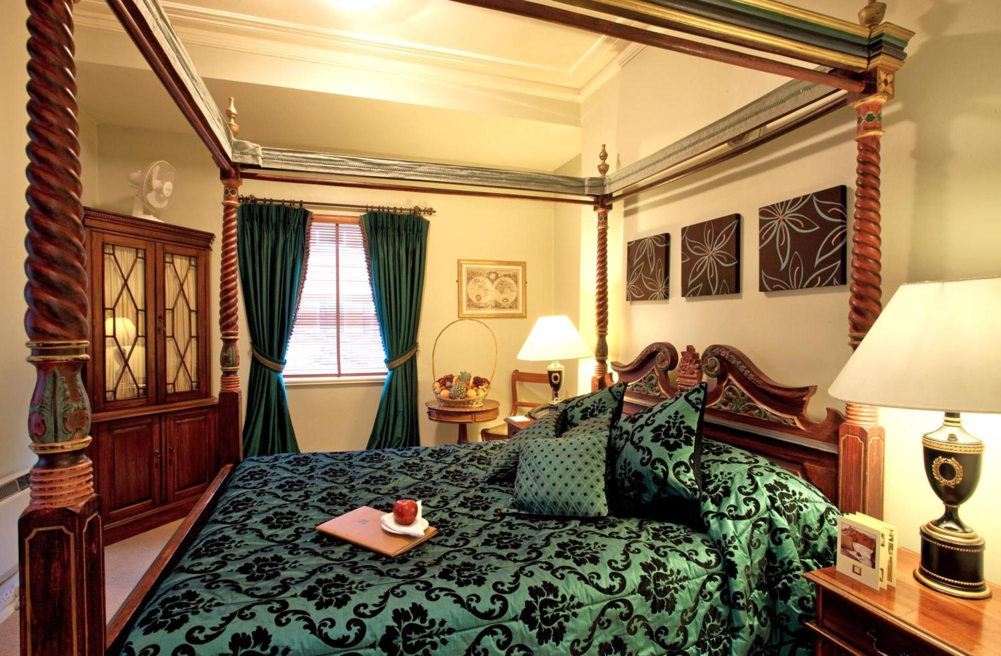 Luxury Four Poster