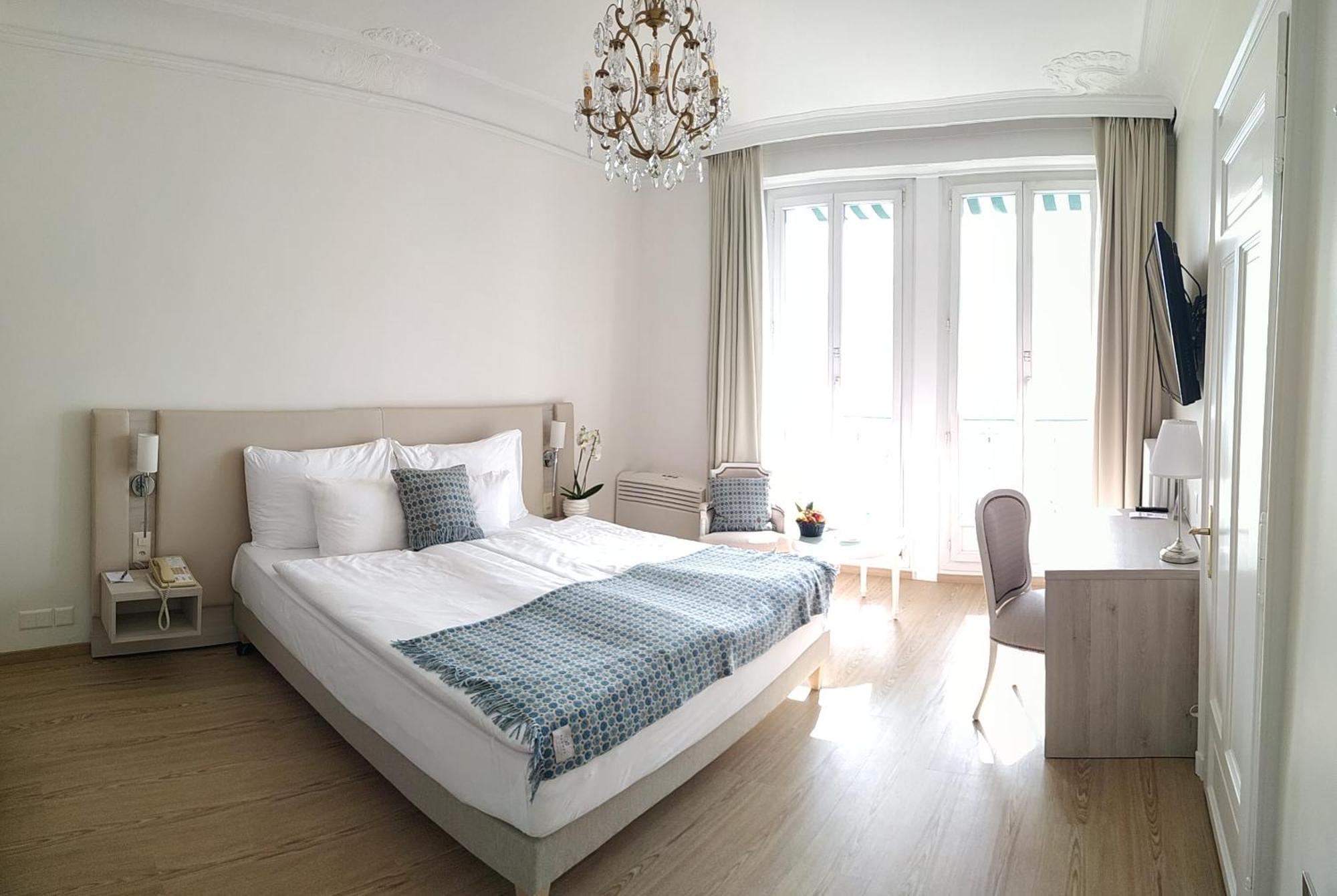 Deluxe Double or Twin Room Balcony Lake View