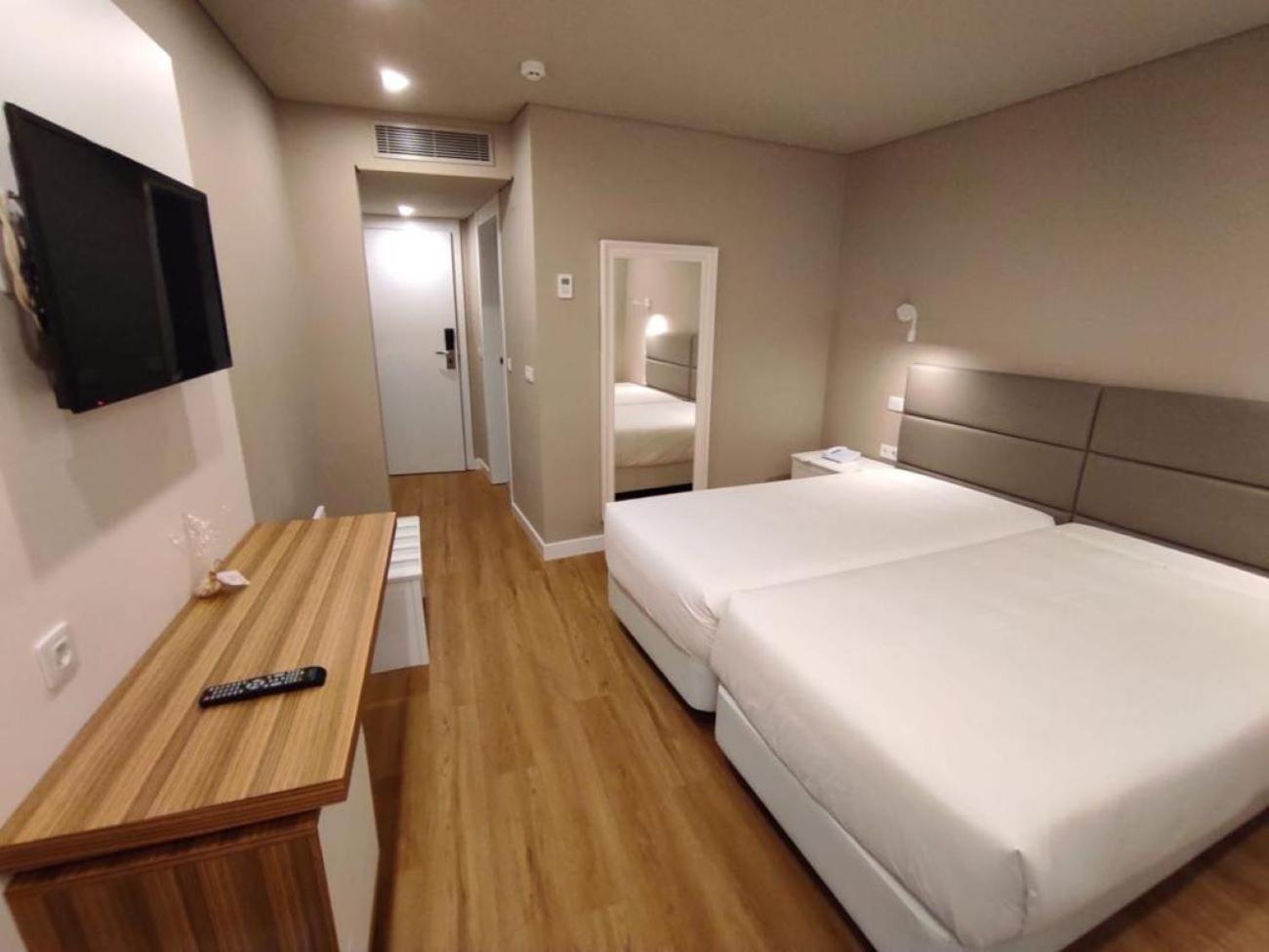 Twin Room,1516376941:JPEG