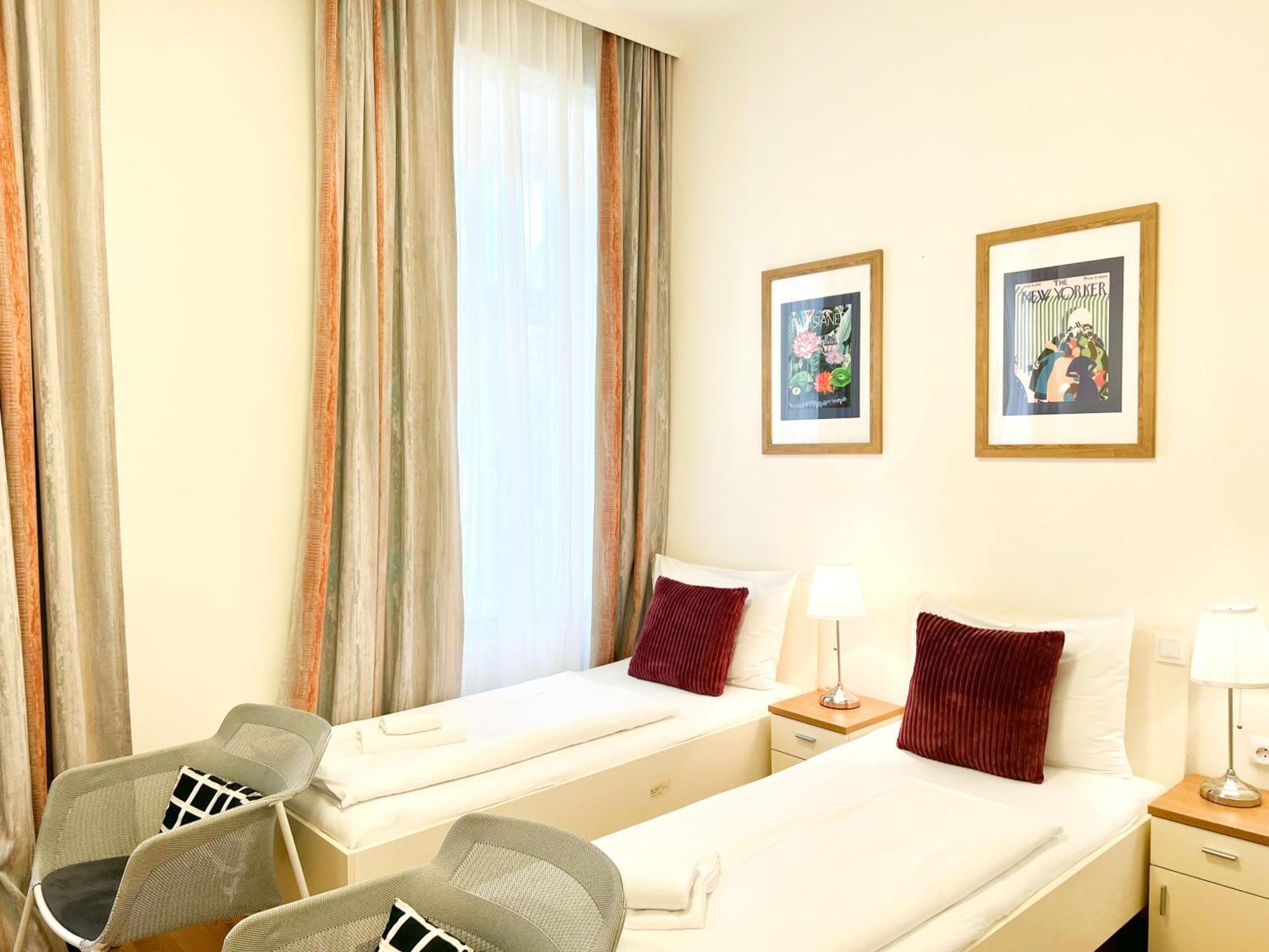 Quarto com 2 Camas de Solteiro