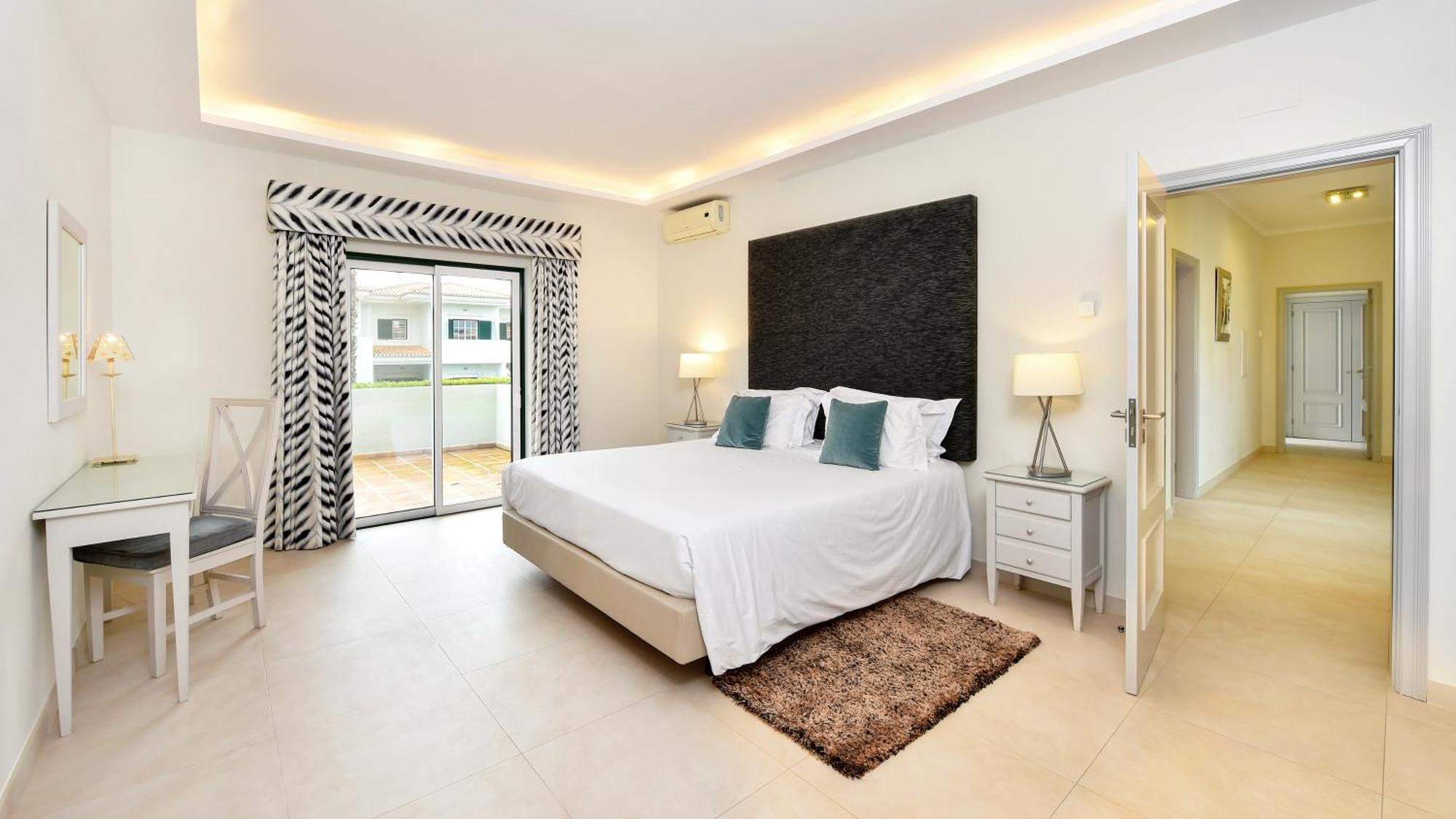 Superior Four-Bedroom Villa Pool