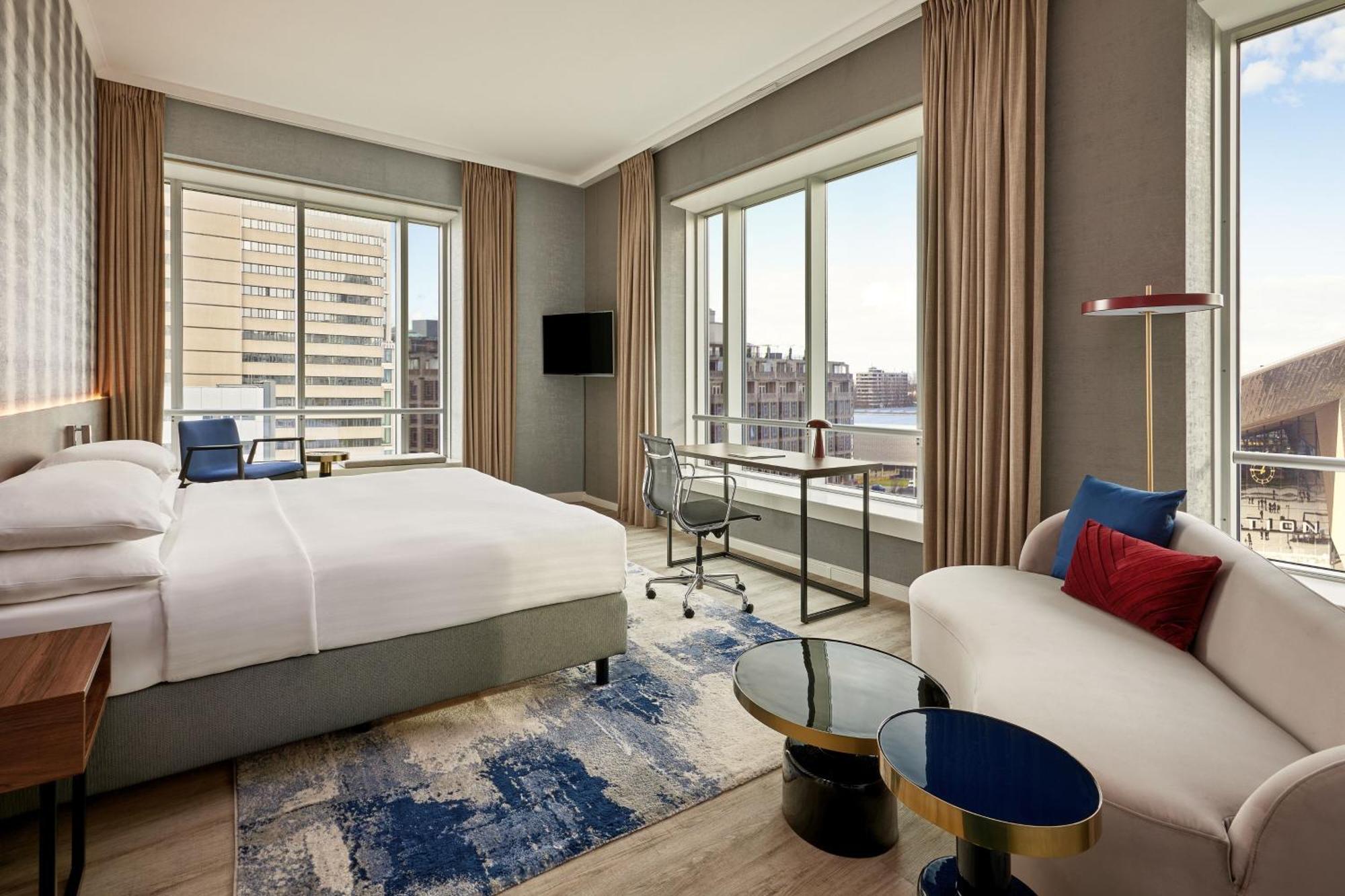 Junior King Suite with M Club Lounge Access,1516405837:JPEG
