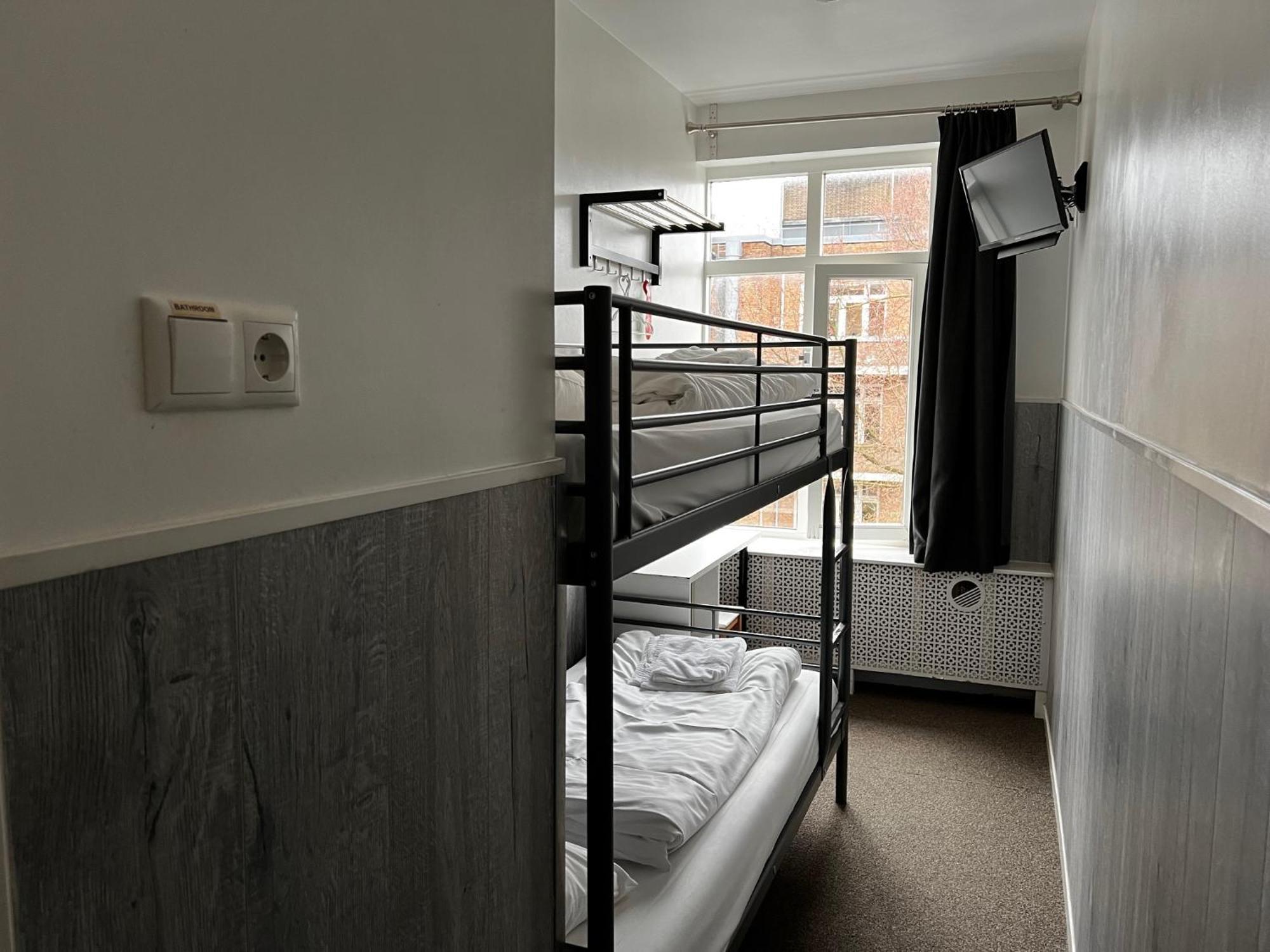 Budget Bunk Bed Room