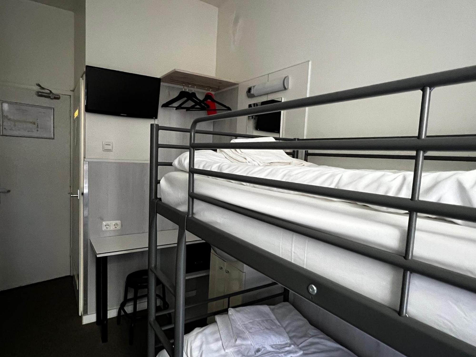 Budget Bunk Bed Room