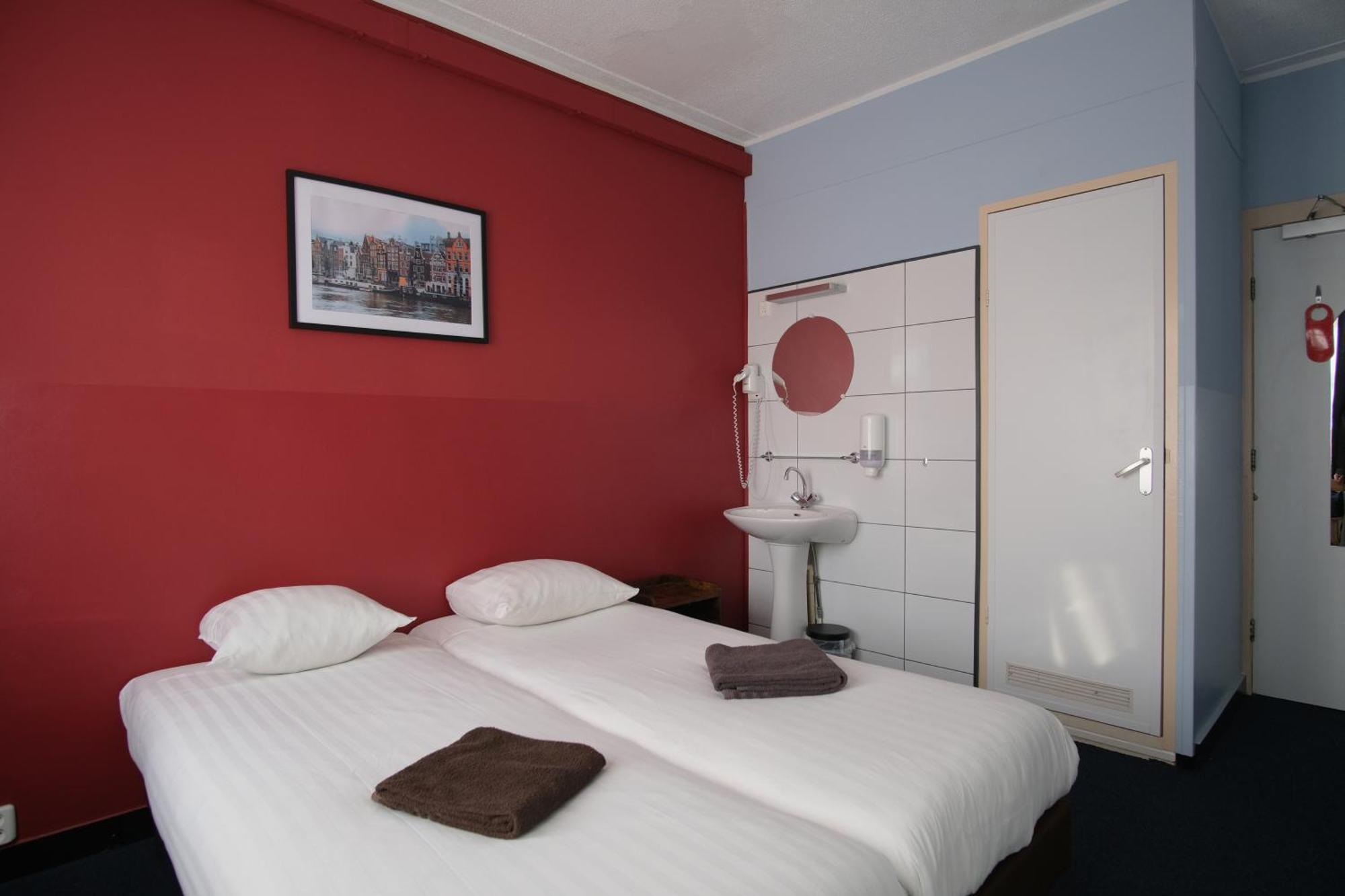 Twin Room Private Bathroom
