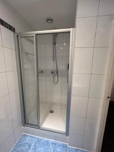 Single Room Souterrain Bedsize 120 cm Shared Toilet