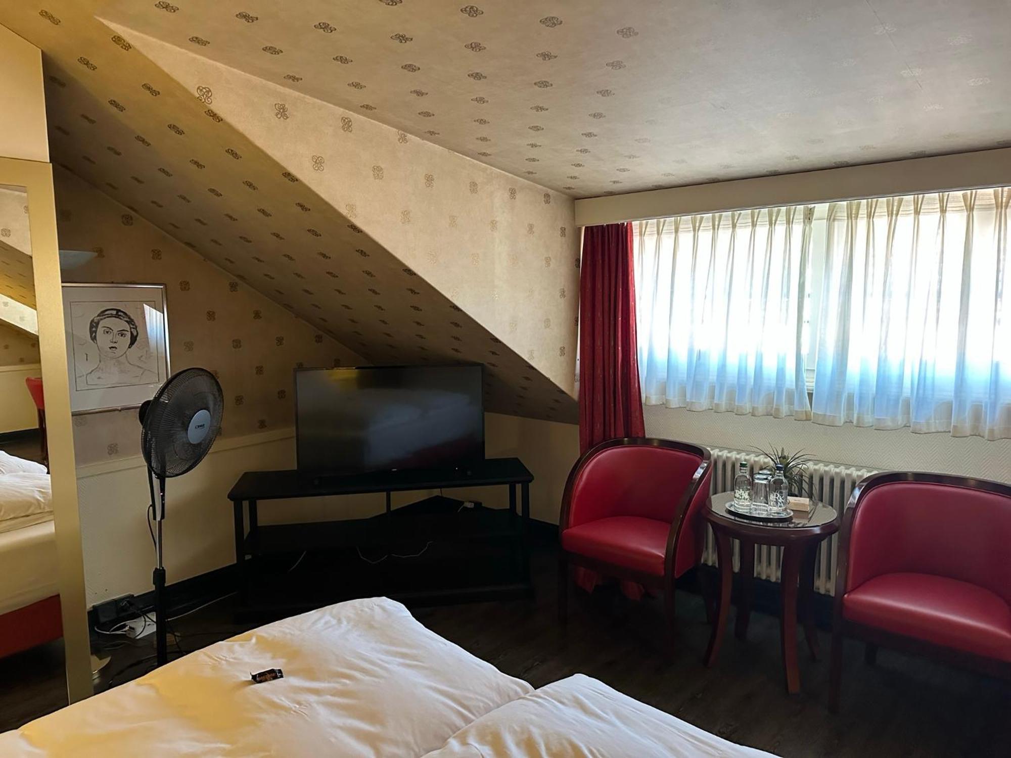 Standard Queen Room