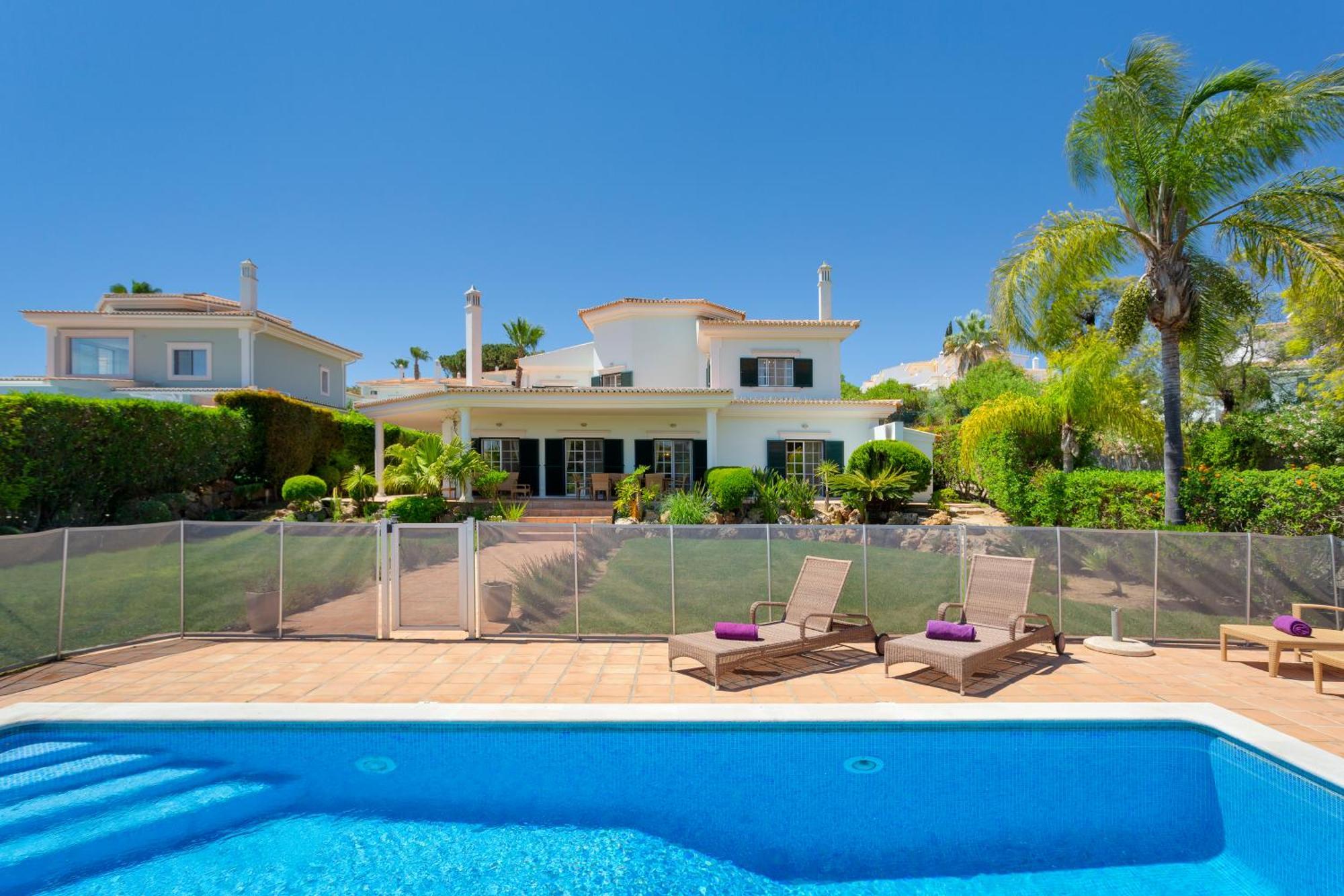 Four-Bedroom Villa Private Pool