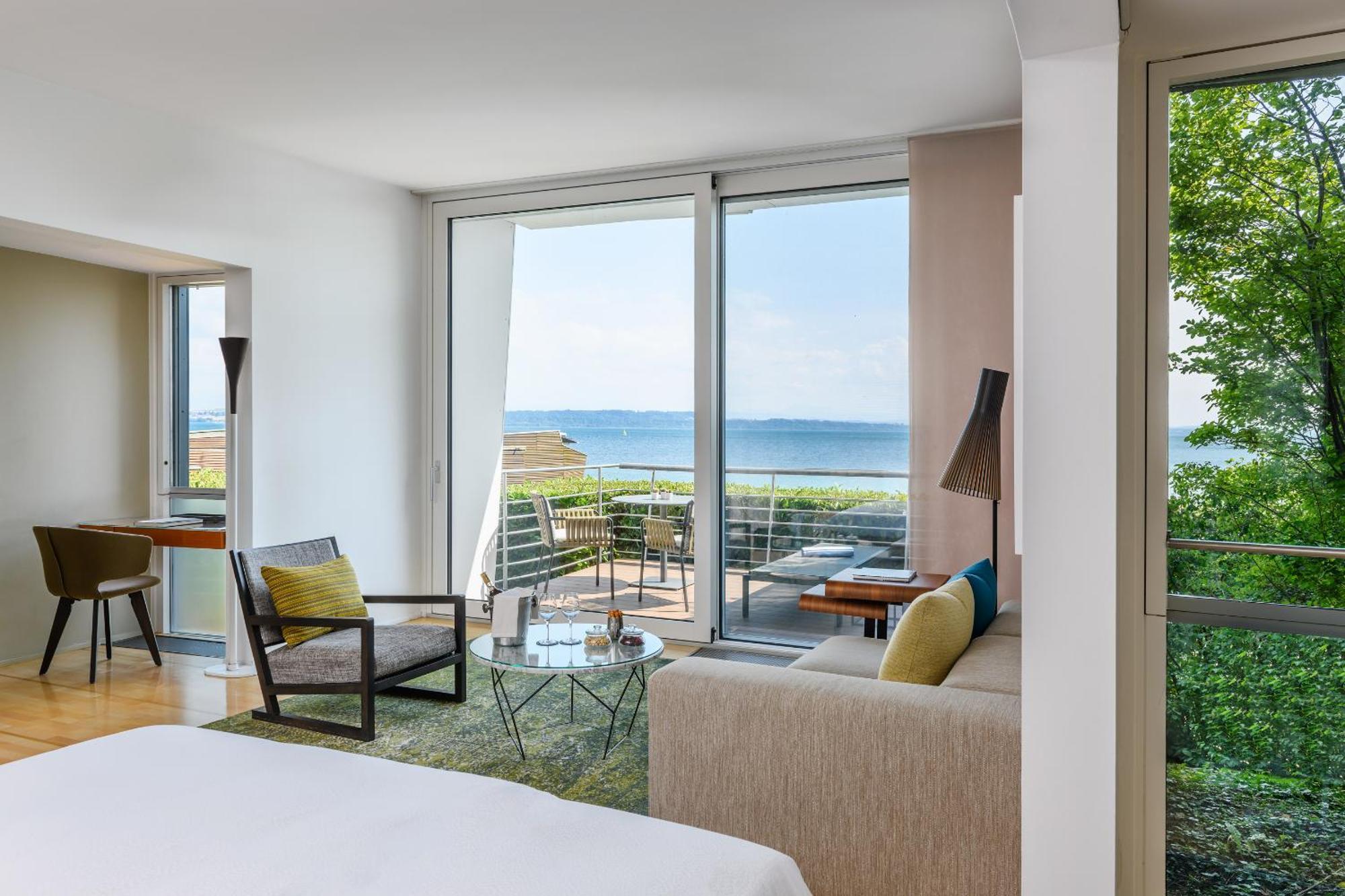Shore Pavillon Lake view