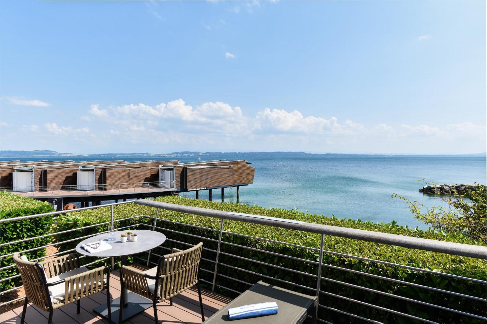 Shore Pavillon Lake view