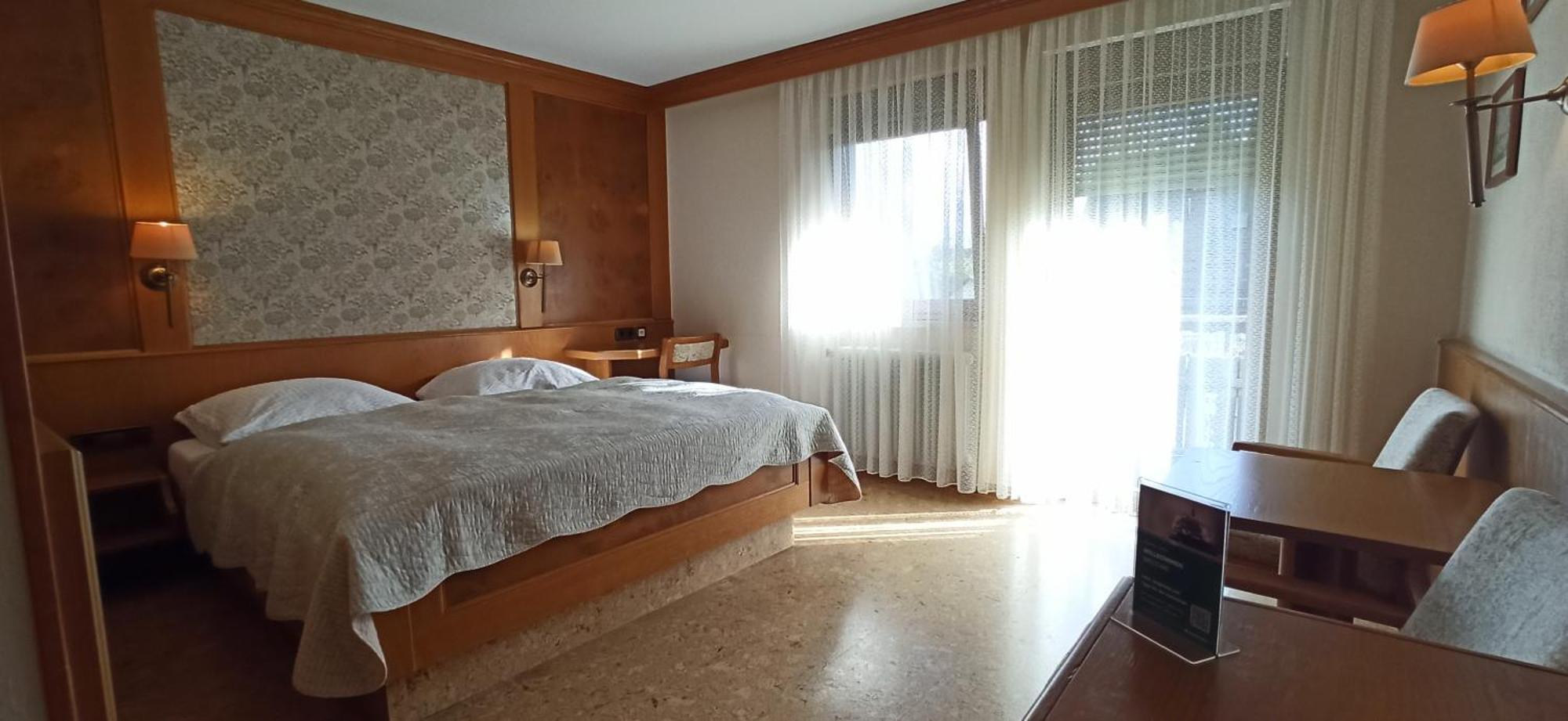 Doppelzimmer mit Balkon