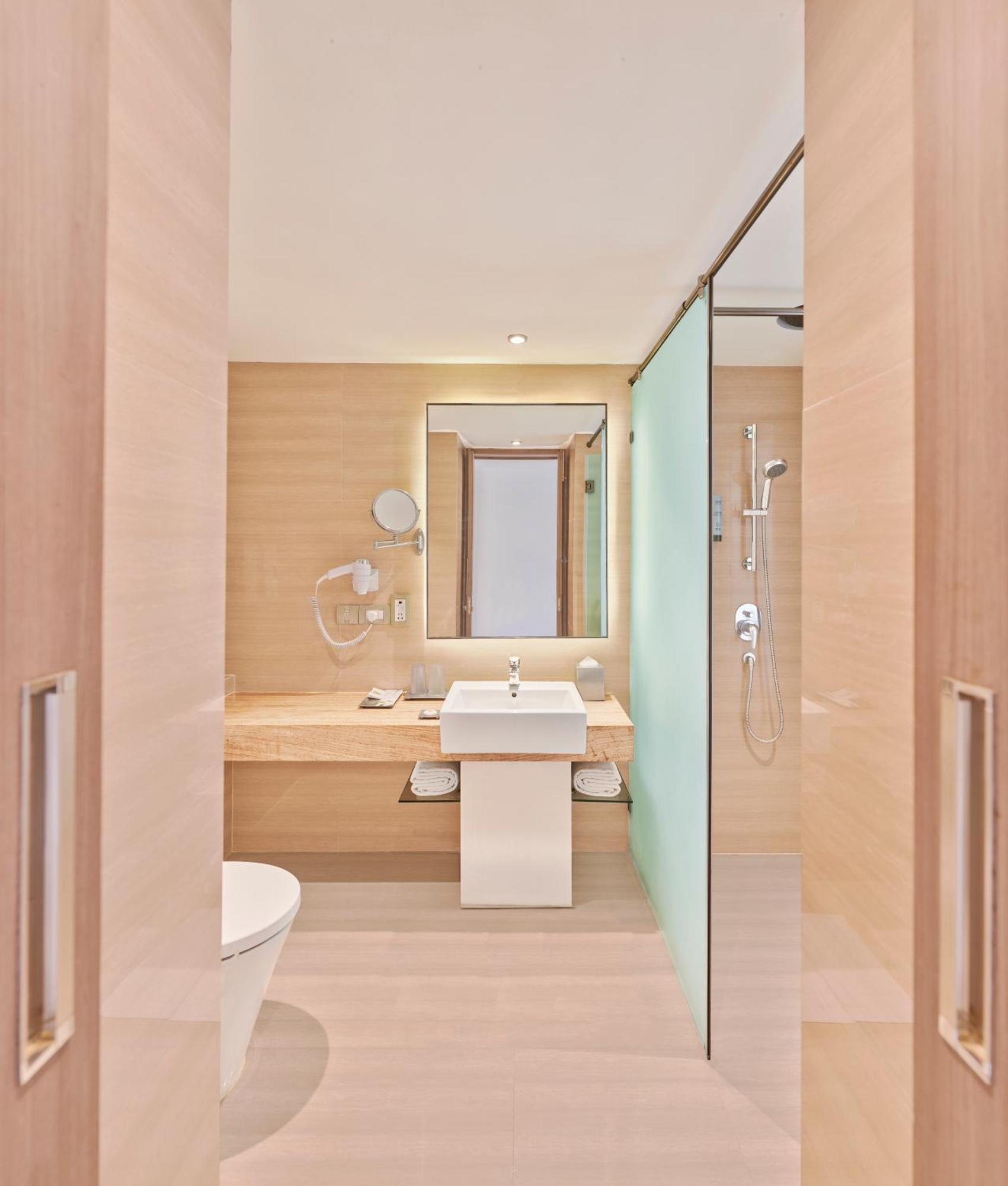 Deluxe Room Complimentary Hi-Tea on Food & Beverages