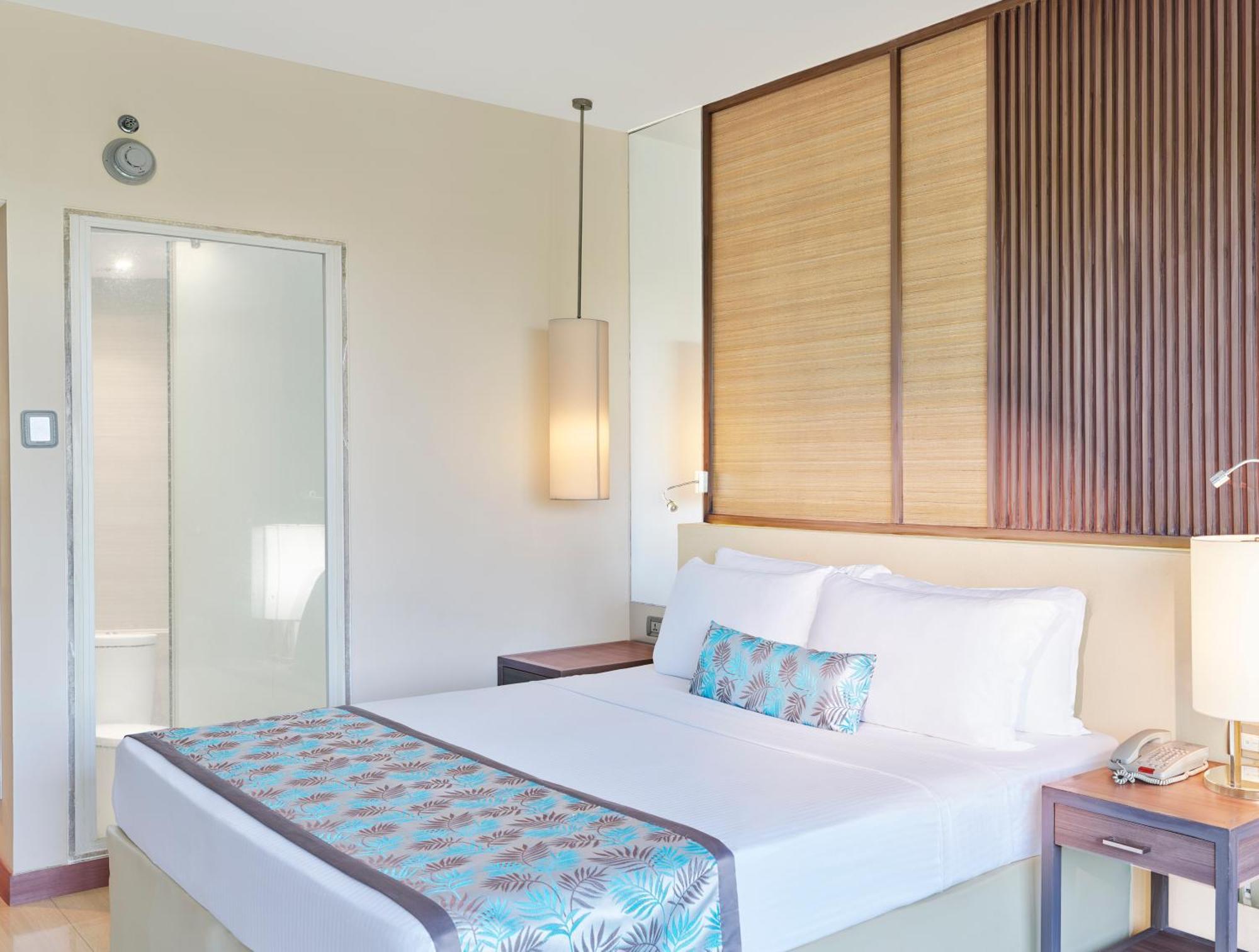 Deluxe Room Complimentary Hi-Tea on Food & Beverages