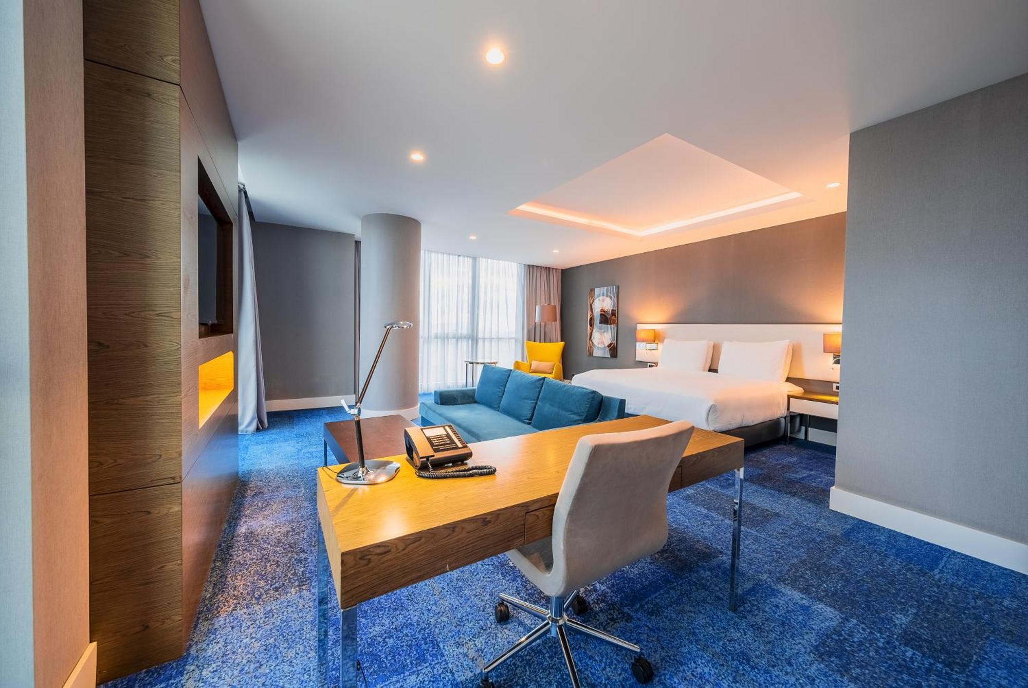 Corner Suite