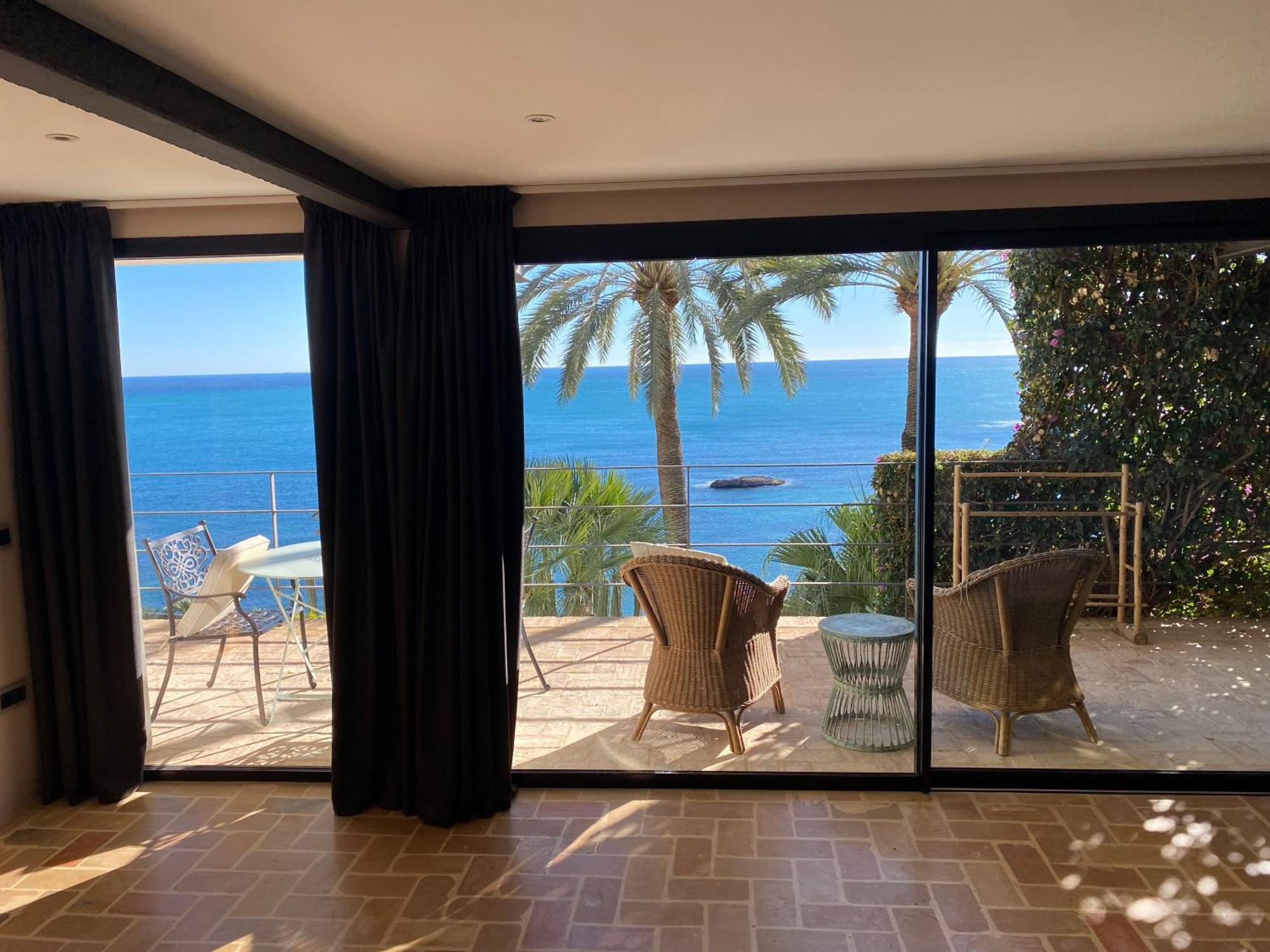 Habitación Doble Deluxe con balcón y vistas al mar