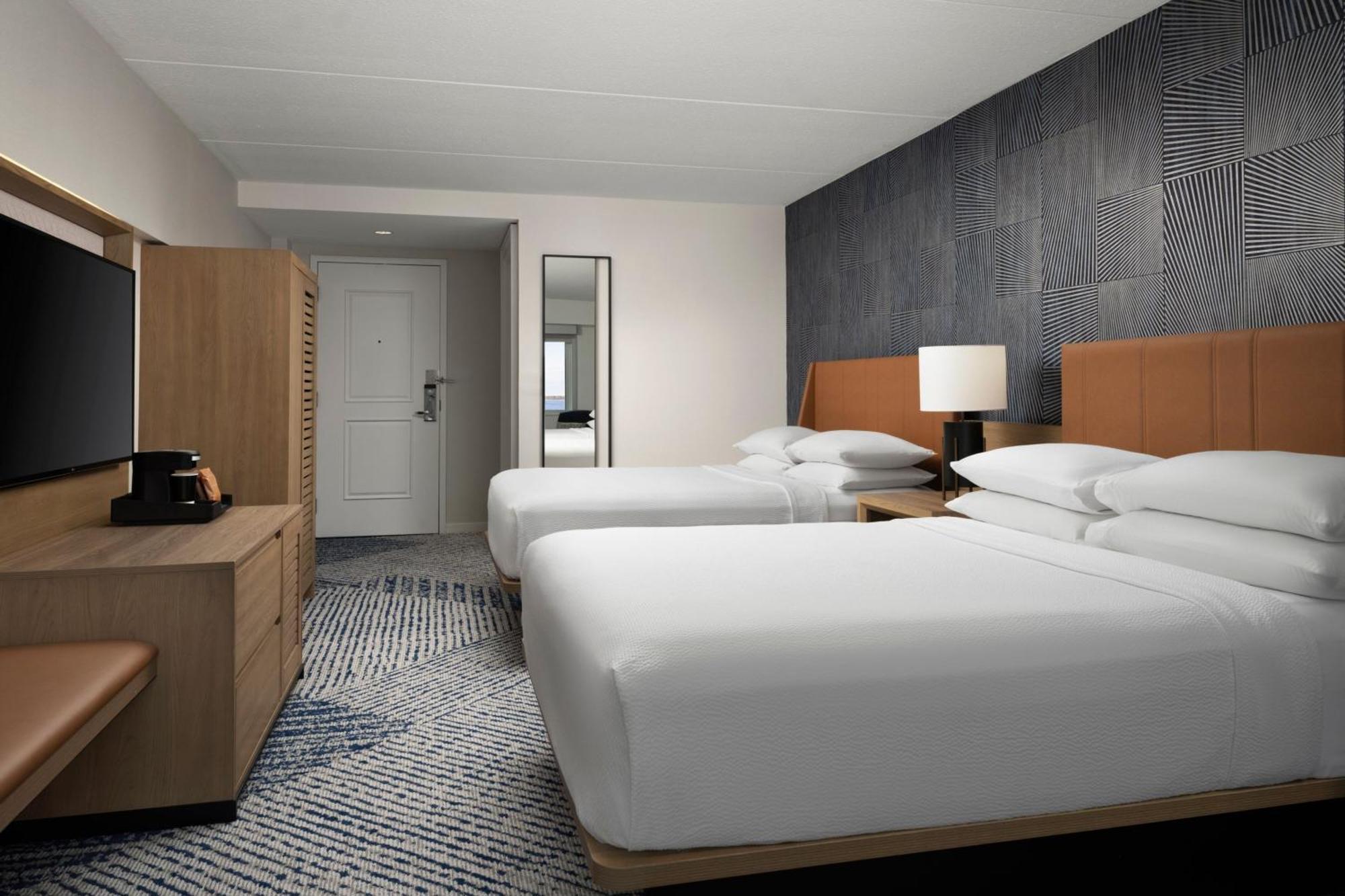 Guest room 2 Queen Marina view