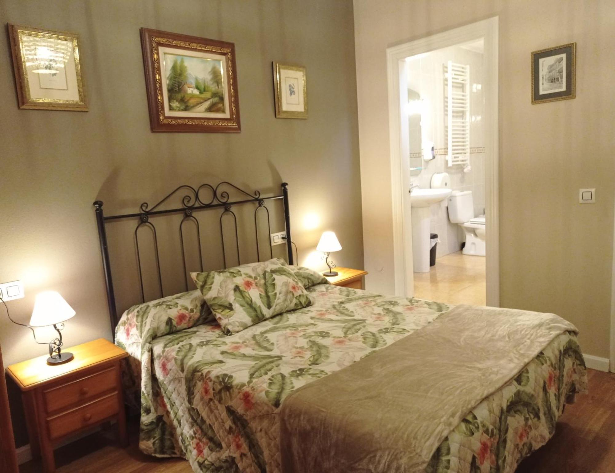 Double Room Private Bathroom