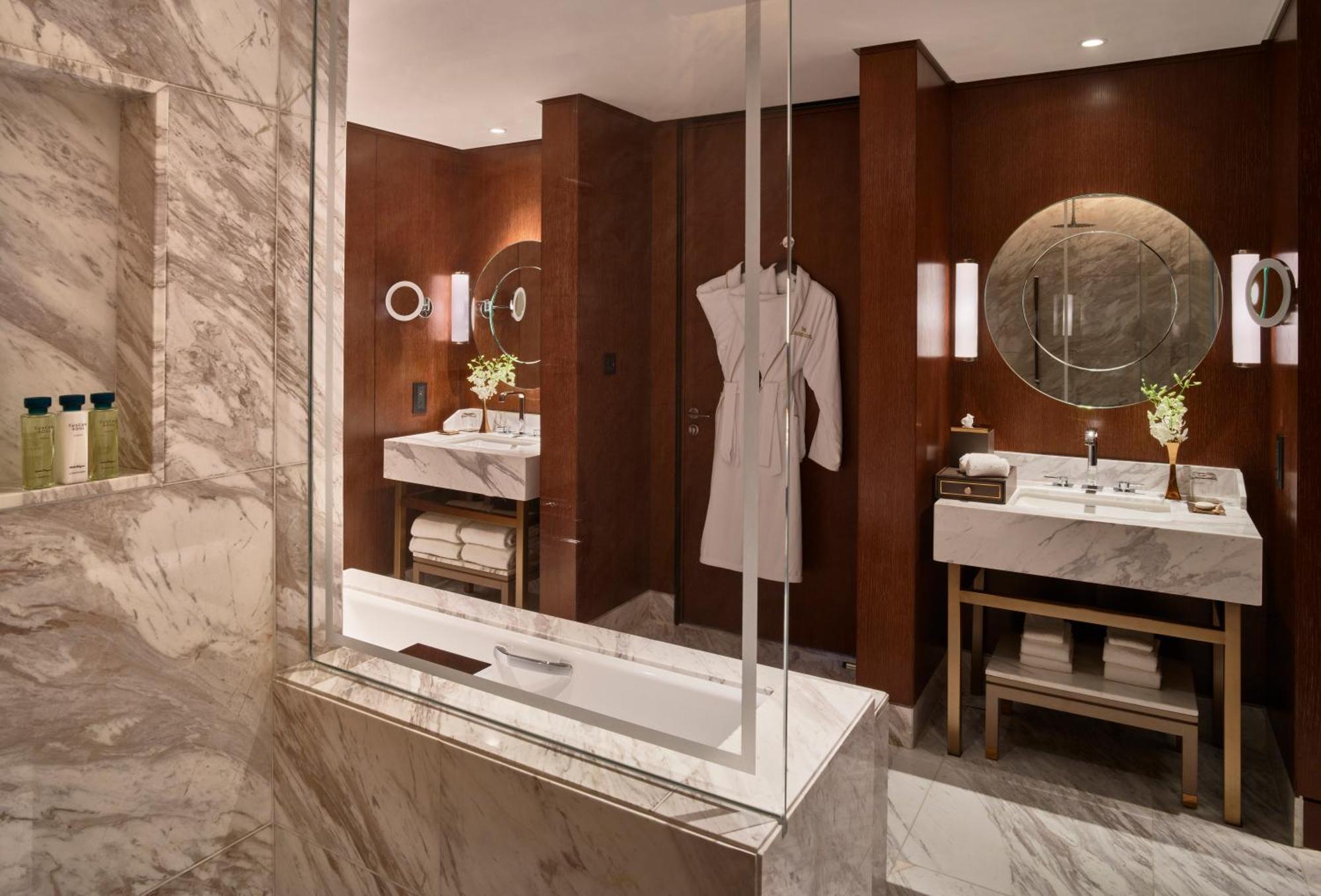 King Premier Suite with Dubai Downtown View