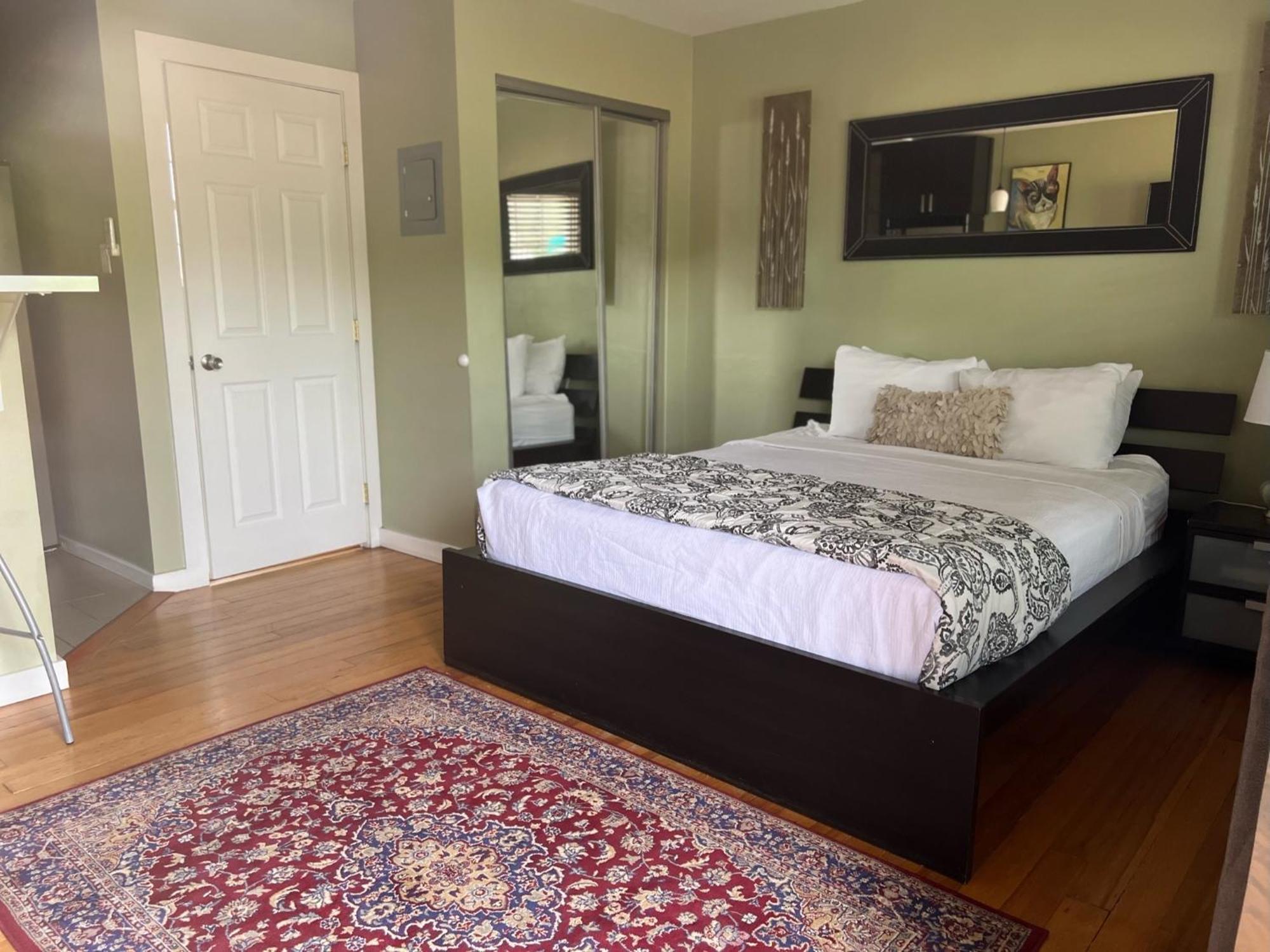 Queen Room Kitchen Pet Friendly