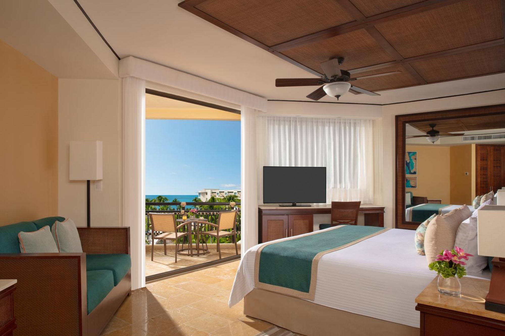 Premium Deluxe Ocean View Whirlpool King bed
