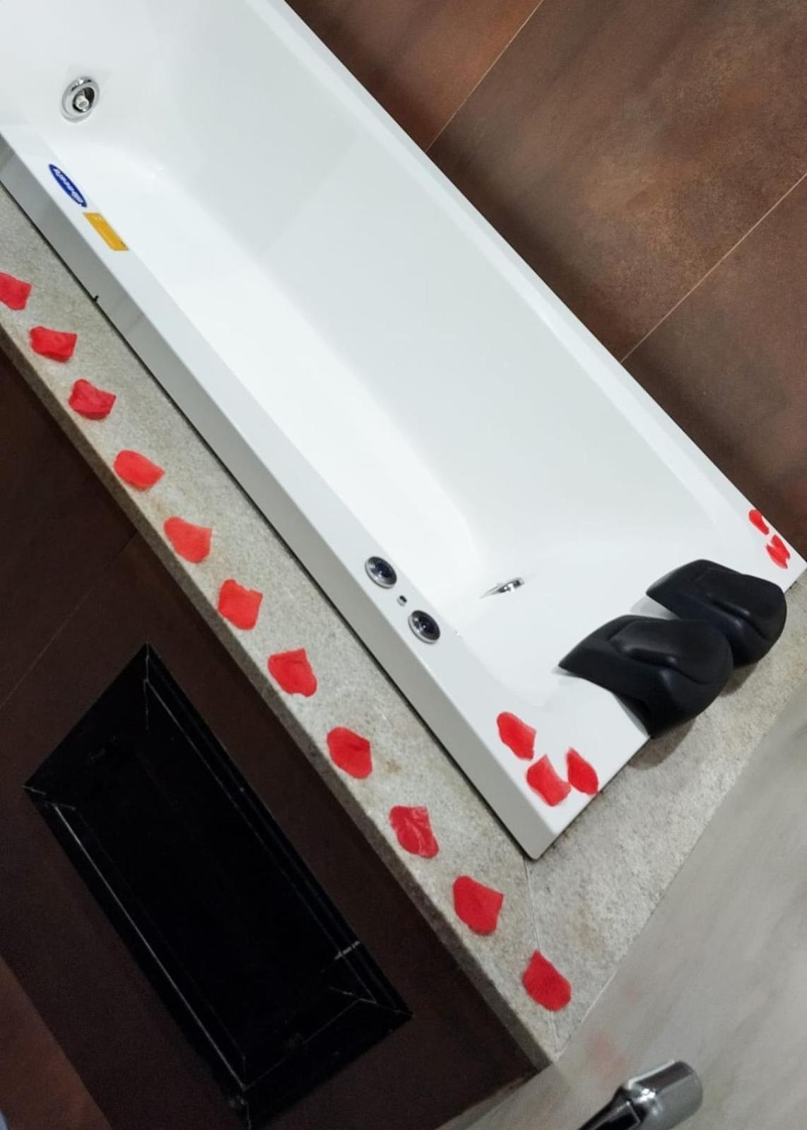 Deluxe Suite Spa Bath