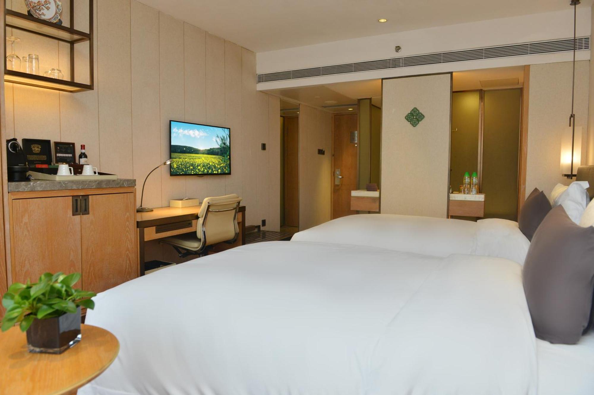 E500 Twin Room