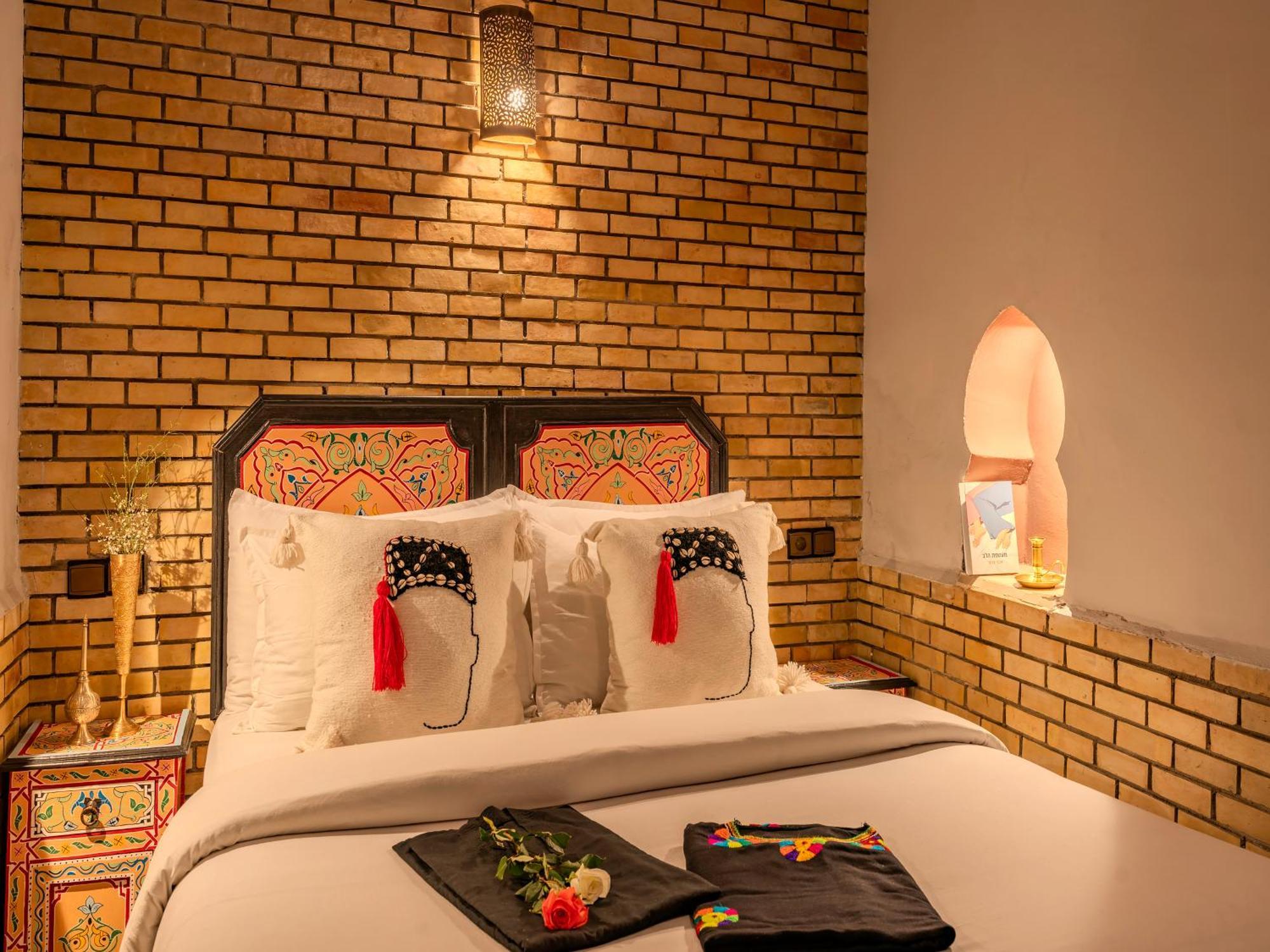 Terre d'Ombre Double Room