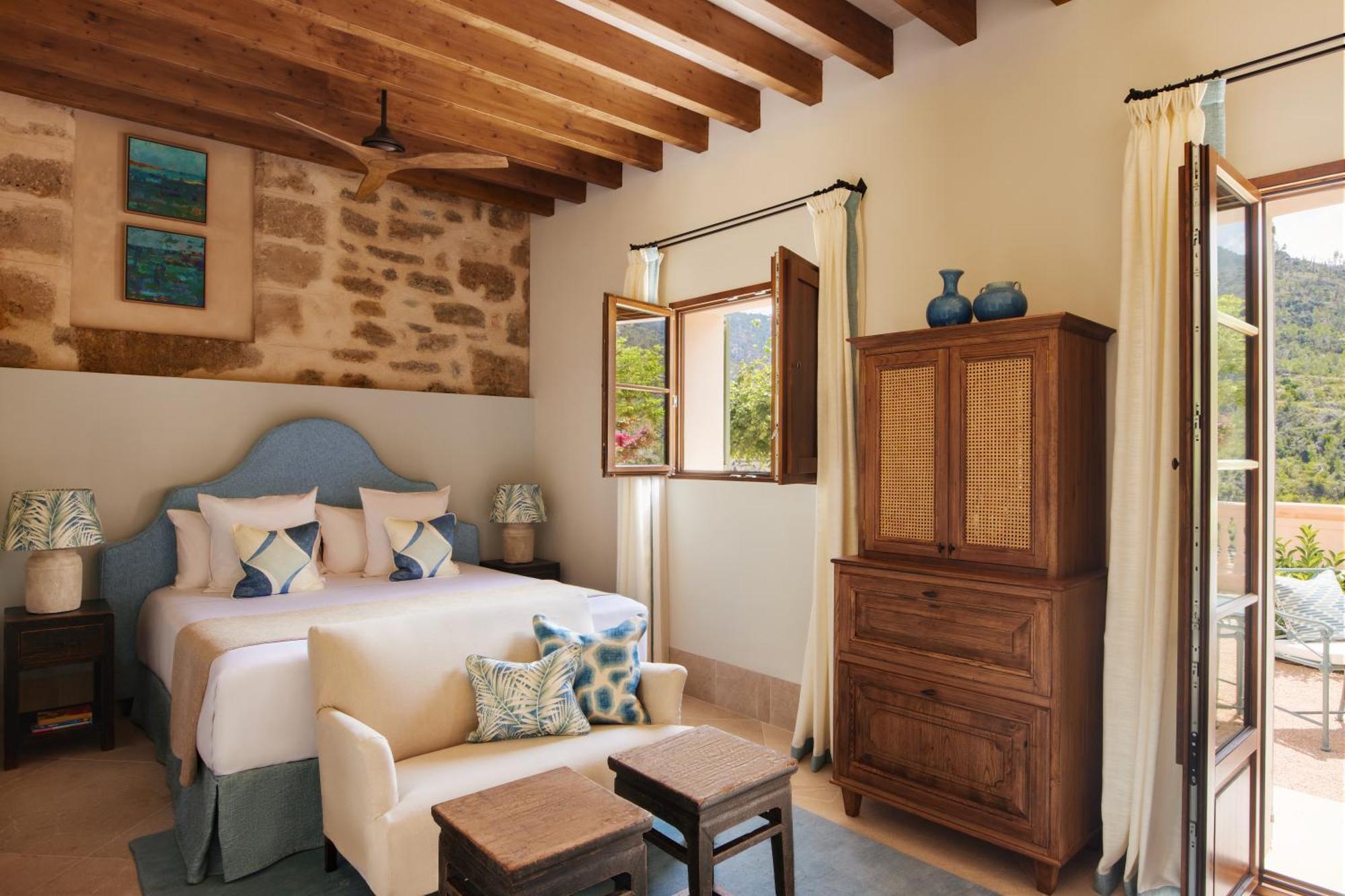 Deluxe Double or Twin Room Mountain View