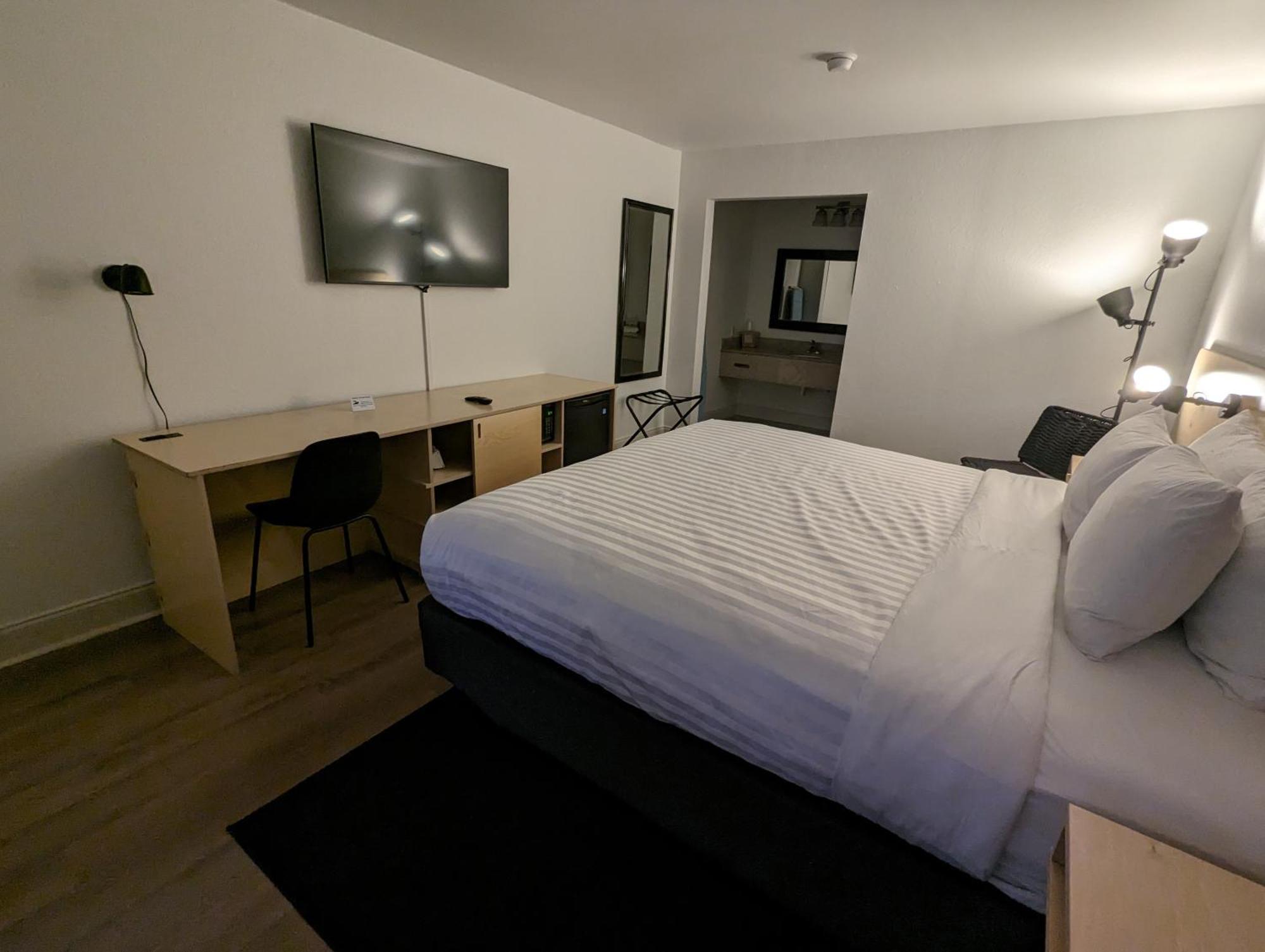 1 King Bed