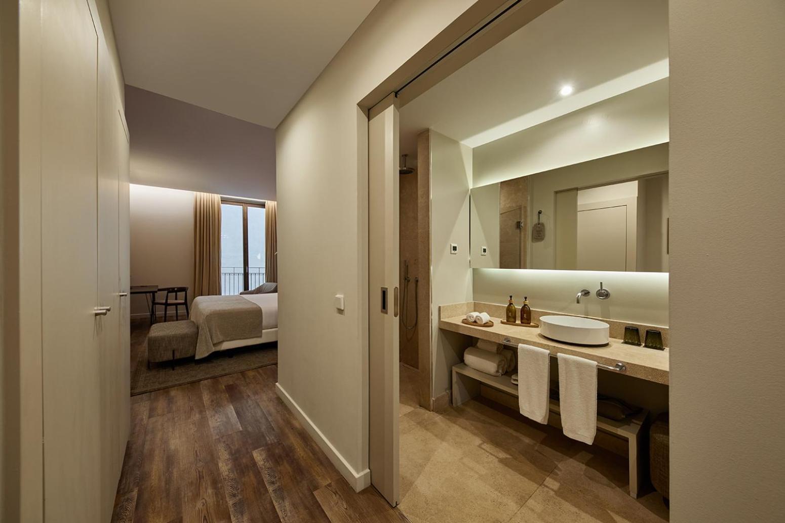 Deluxe Room,1598430292:JPEG
