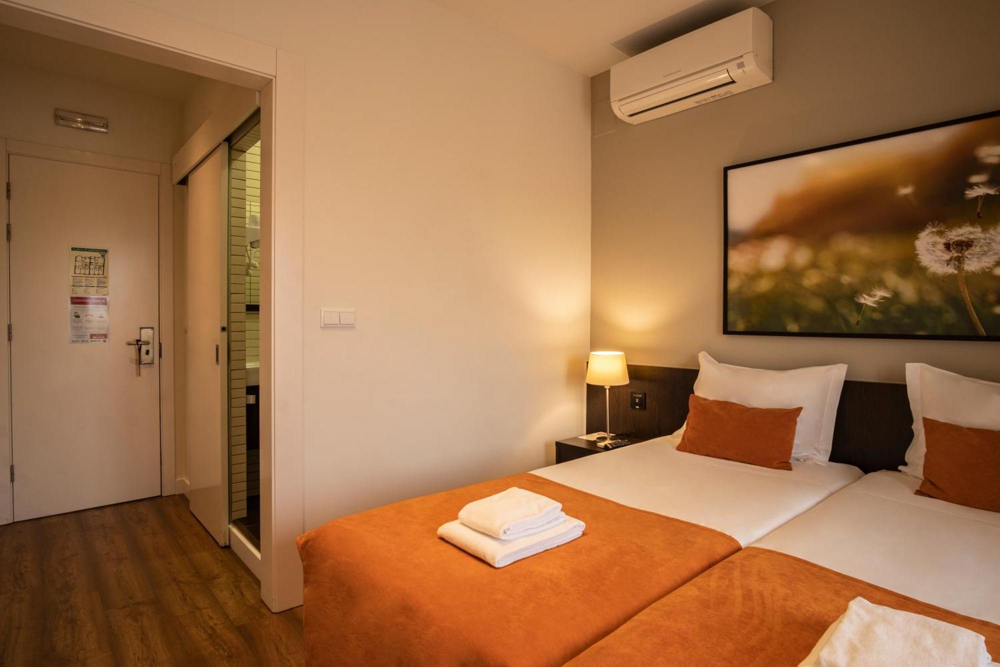Twin Basic Room